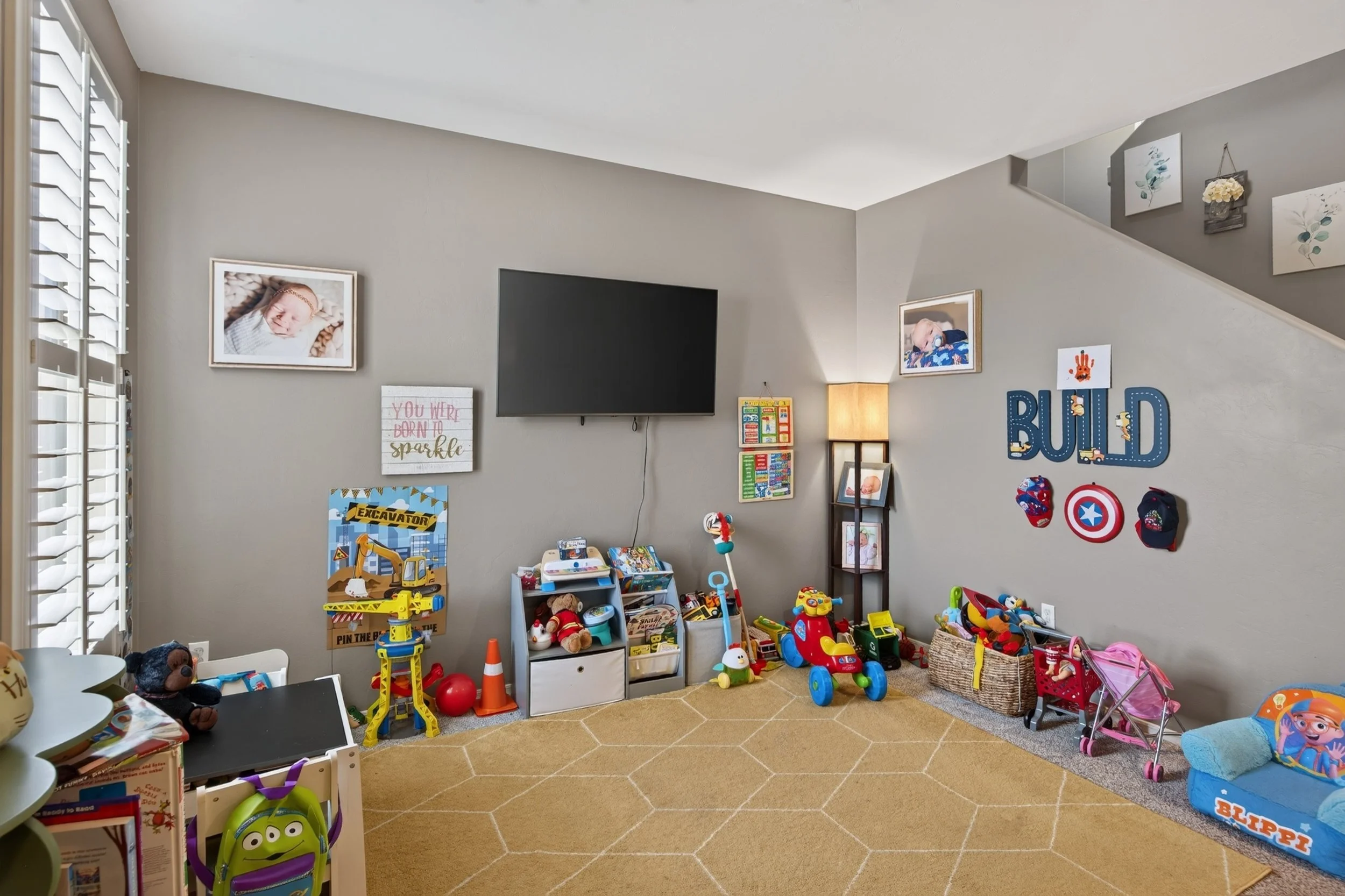 7 Living Room photo b.jpg