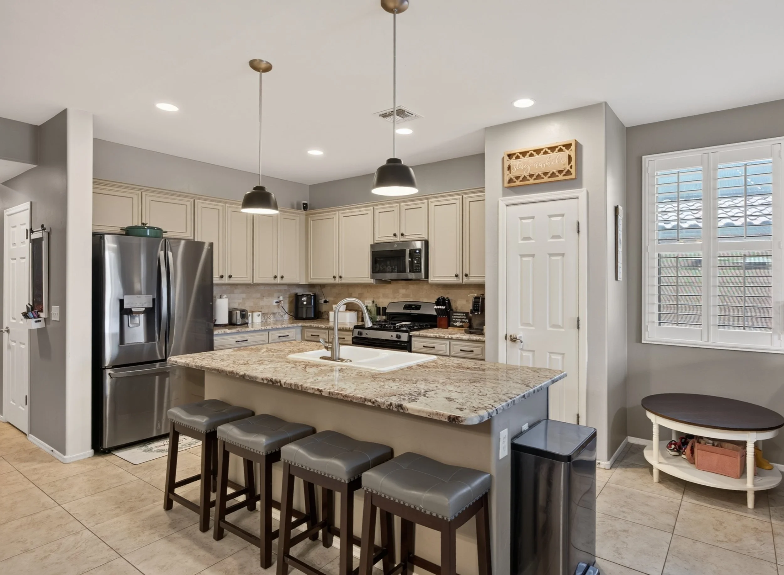 9 Kitchen photo b.jpg