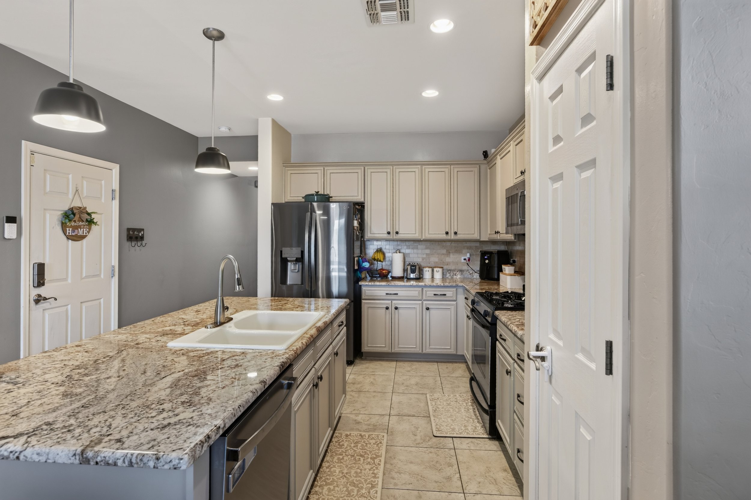 10 Kitchen photo c.jpg
