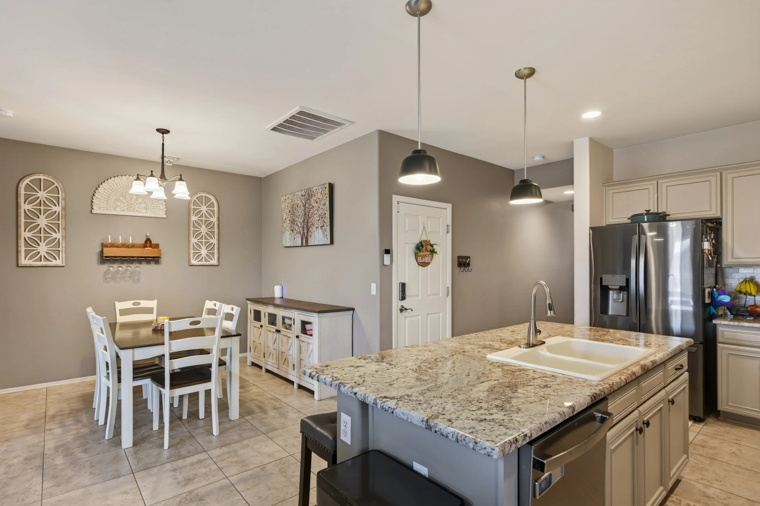 11 Kitchen photo d.jpg