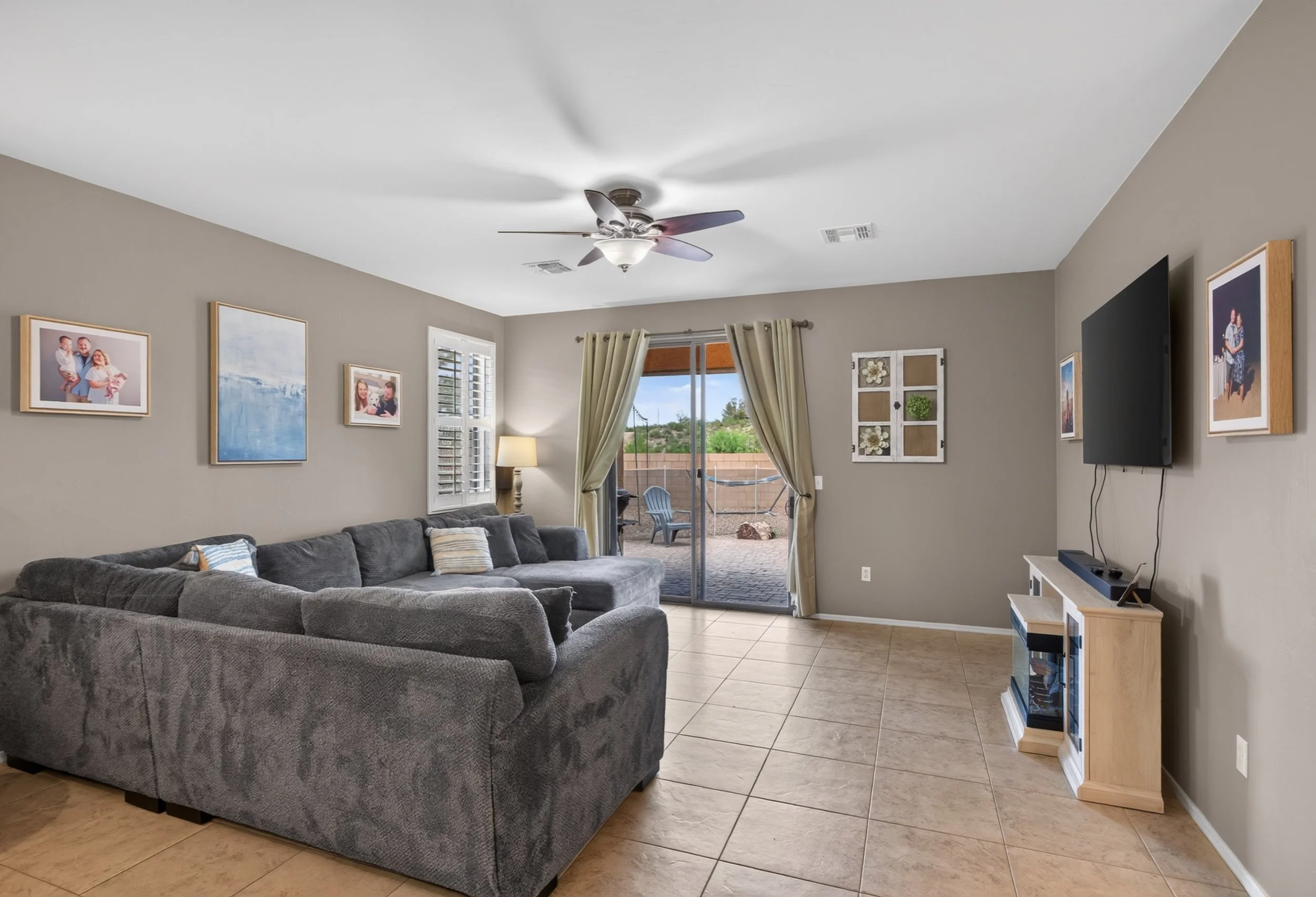14 Family Room photo a.jpg