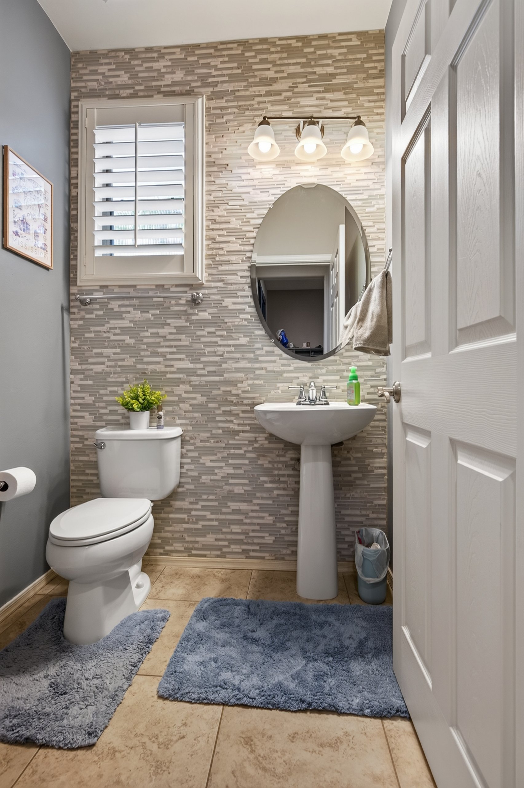 20 Bathroom 1.jpg