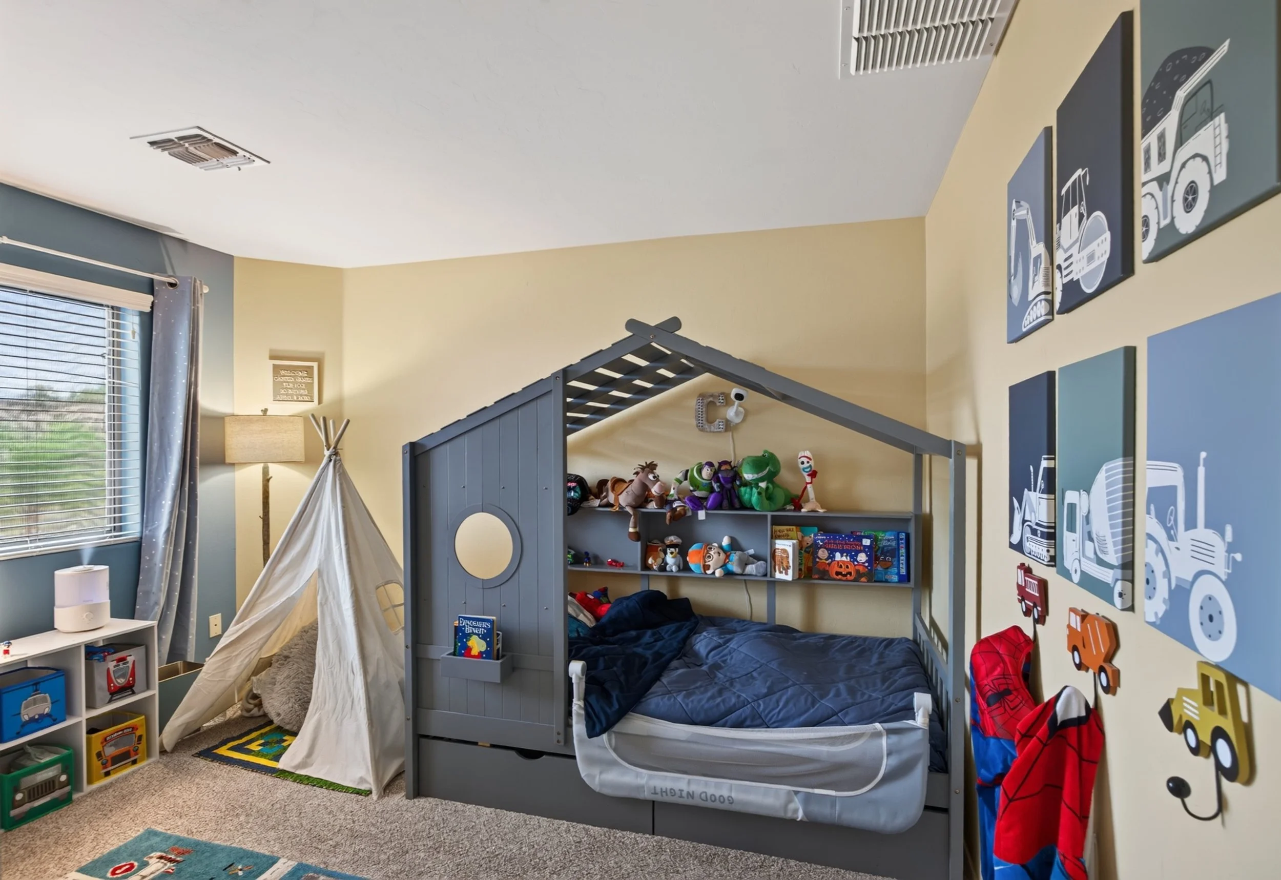 25 Bedroom 2 photo a.jpg