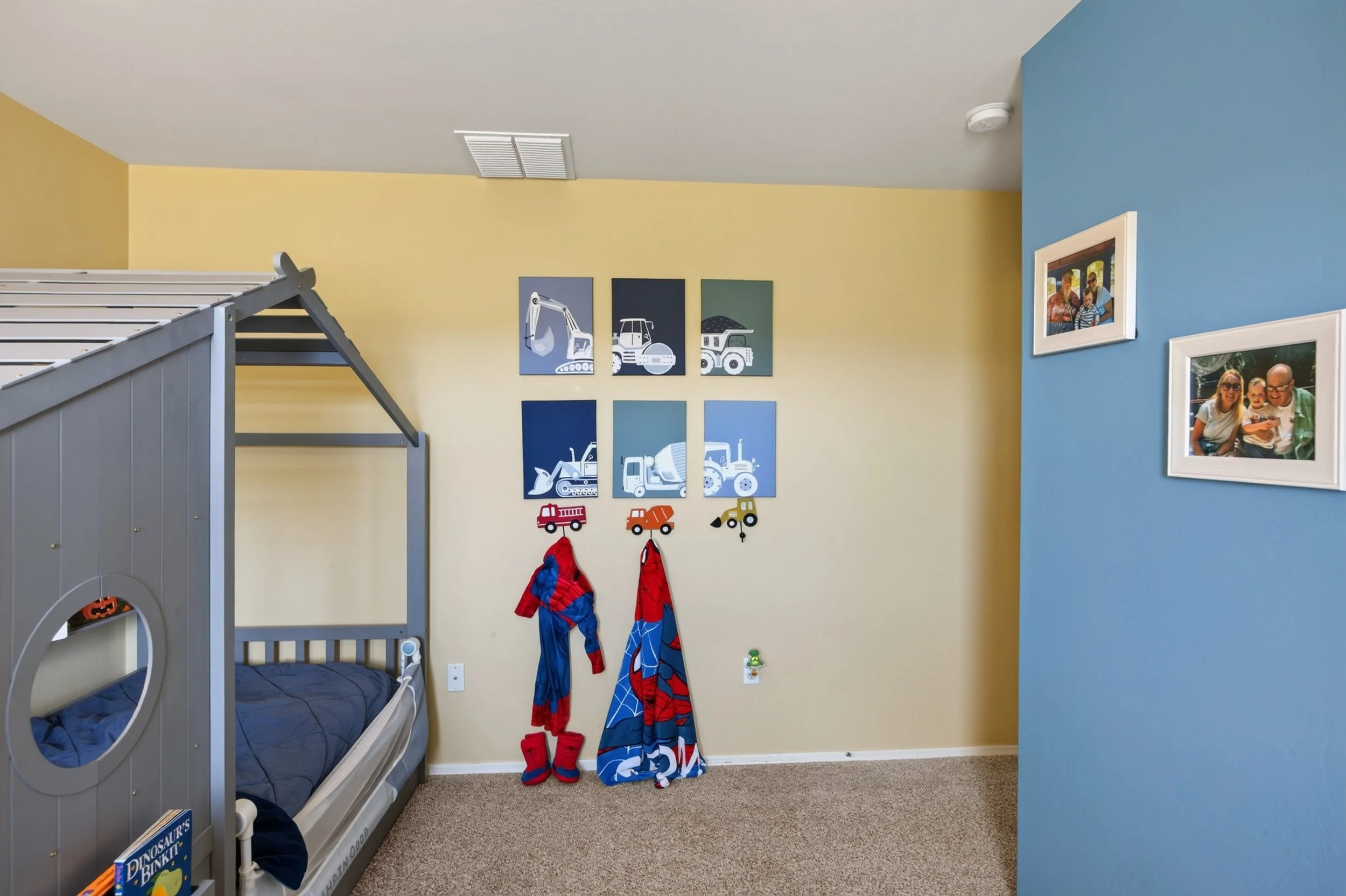 26 Bedroom 2 photo .jpg
