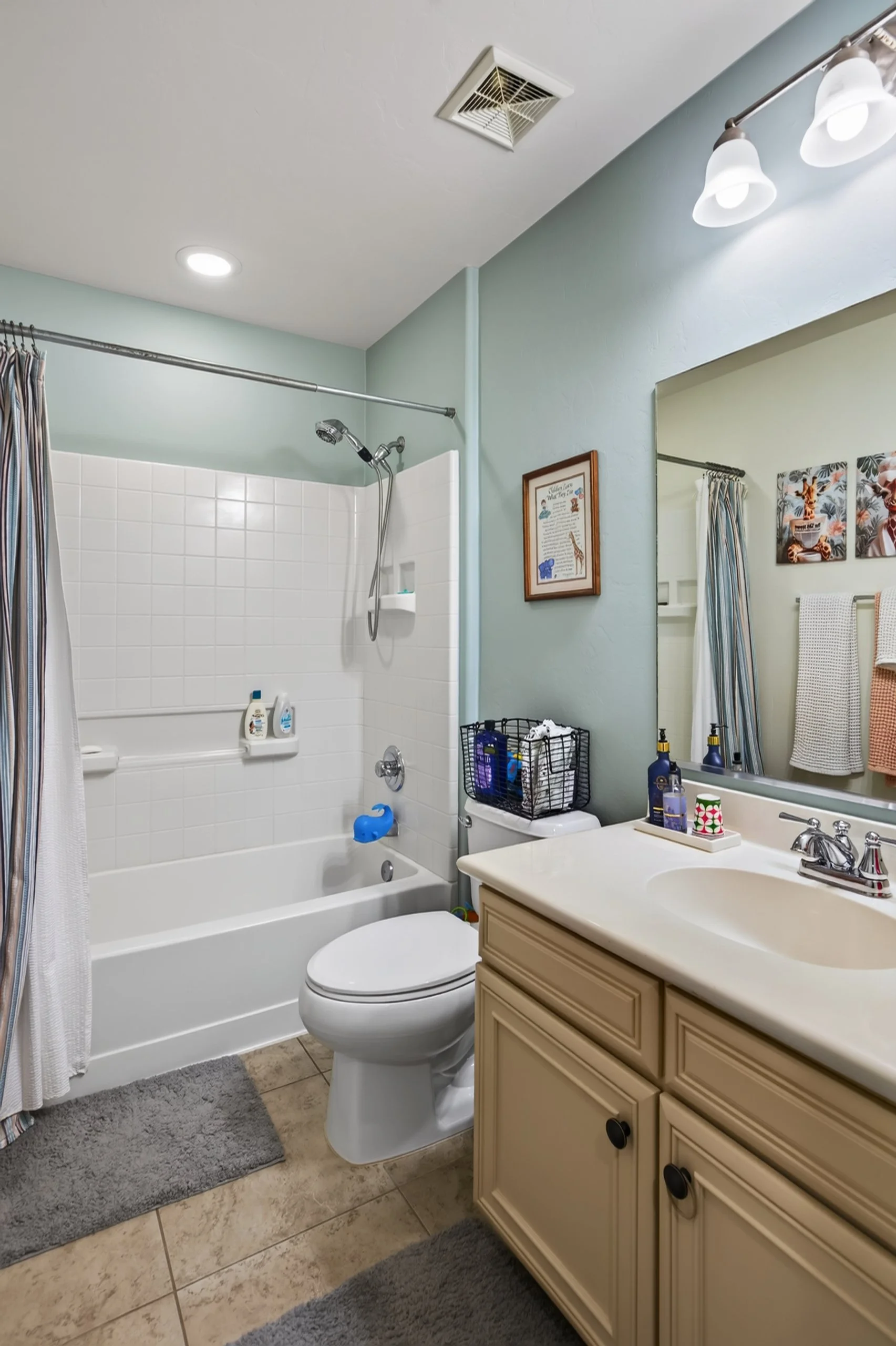 27 Bathroom 2.jpg