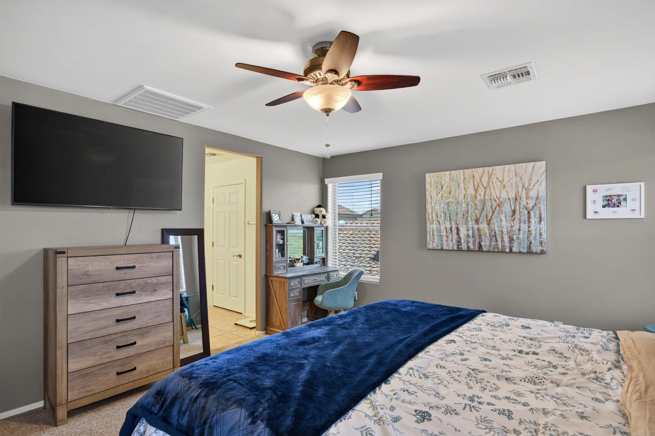 29 Main Bedroom photo b.jpg