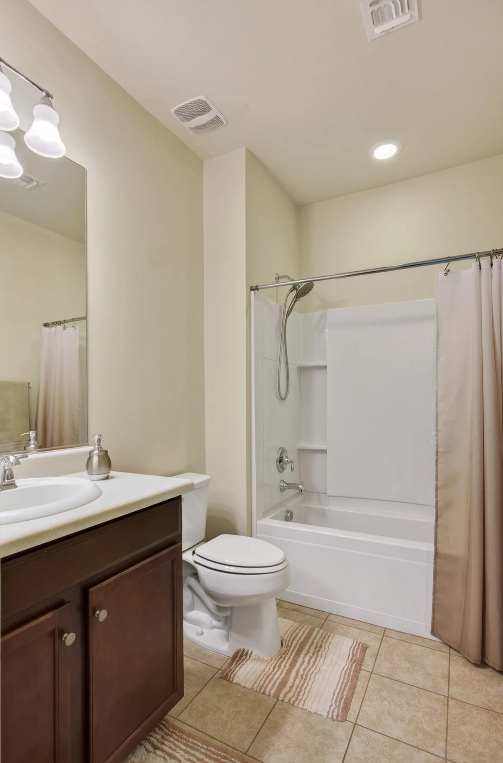 10 Bathroom.jpg