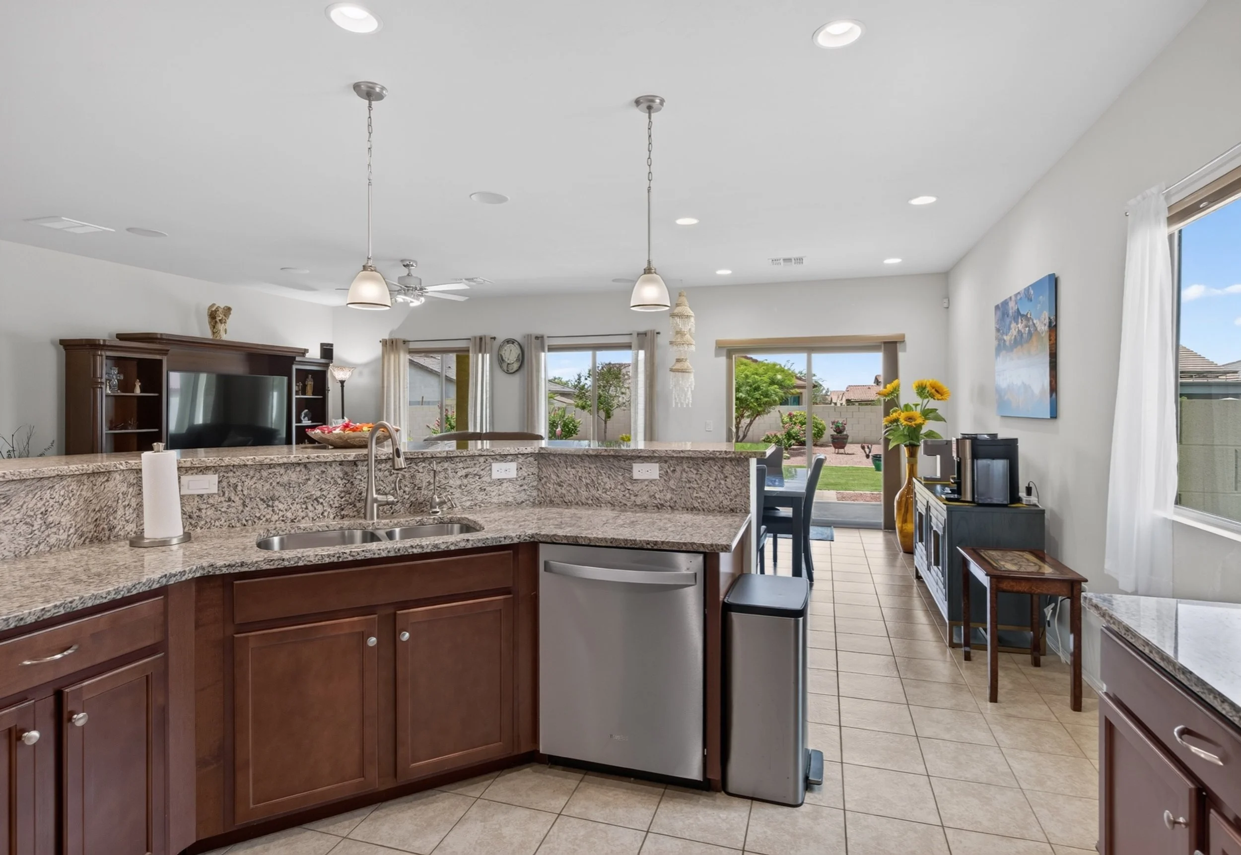 16 Kitchen photo b.jpg