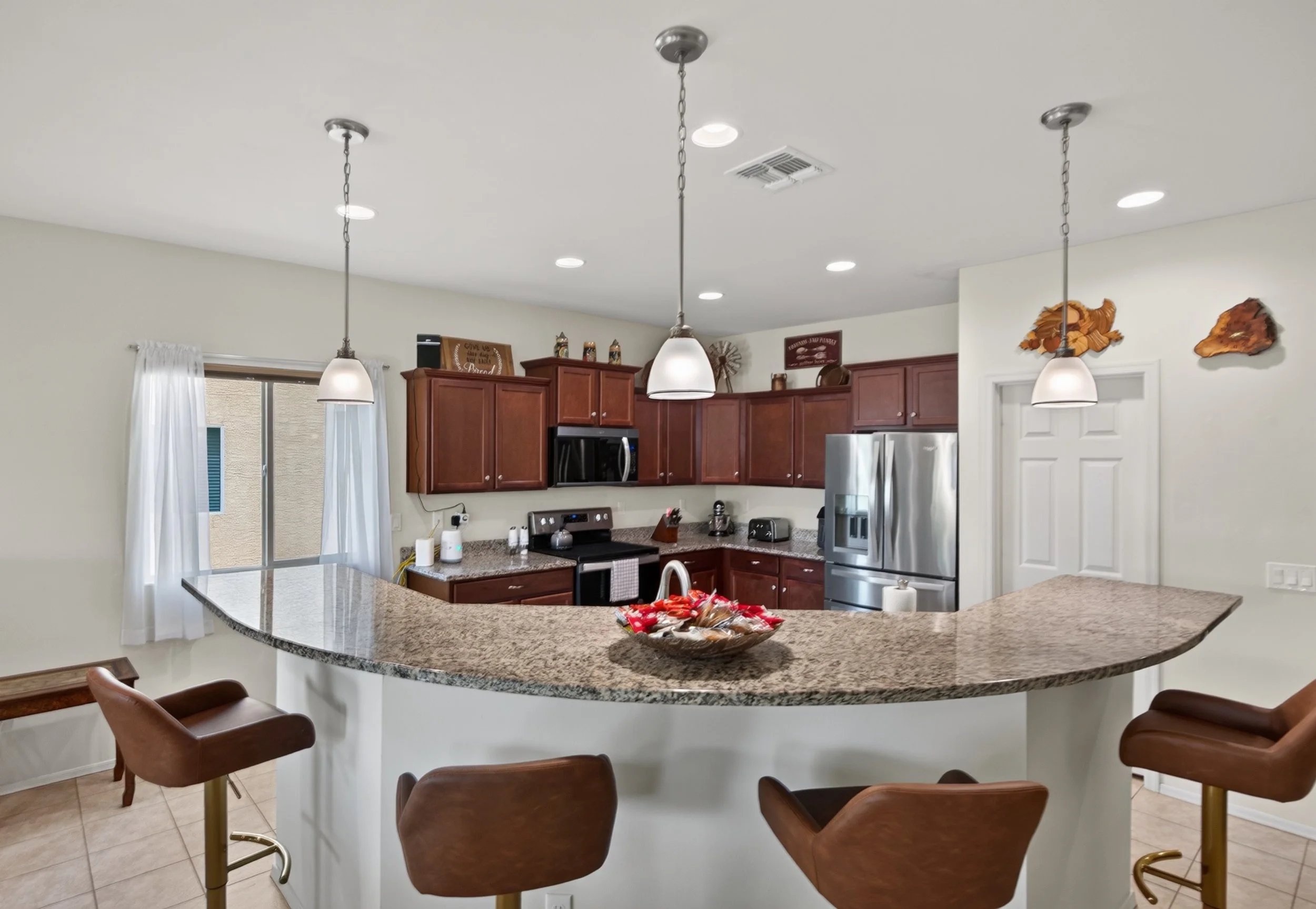18 Kitchen photo d.jpg