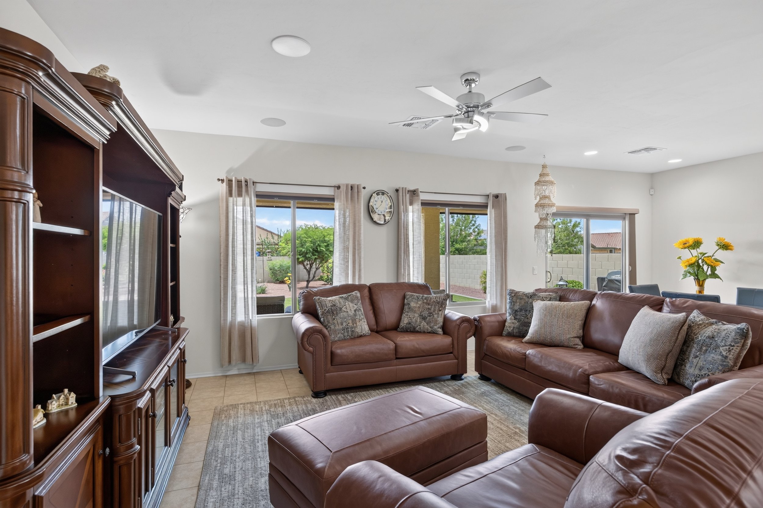 21 Living Room photo a.jpg