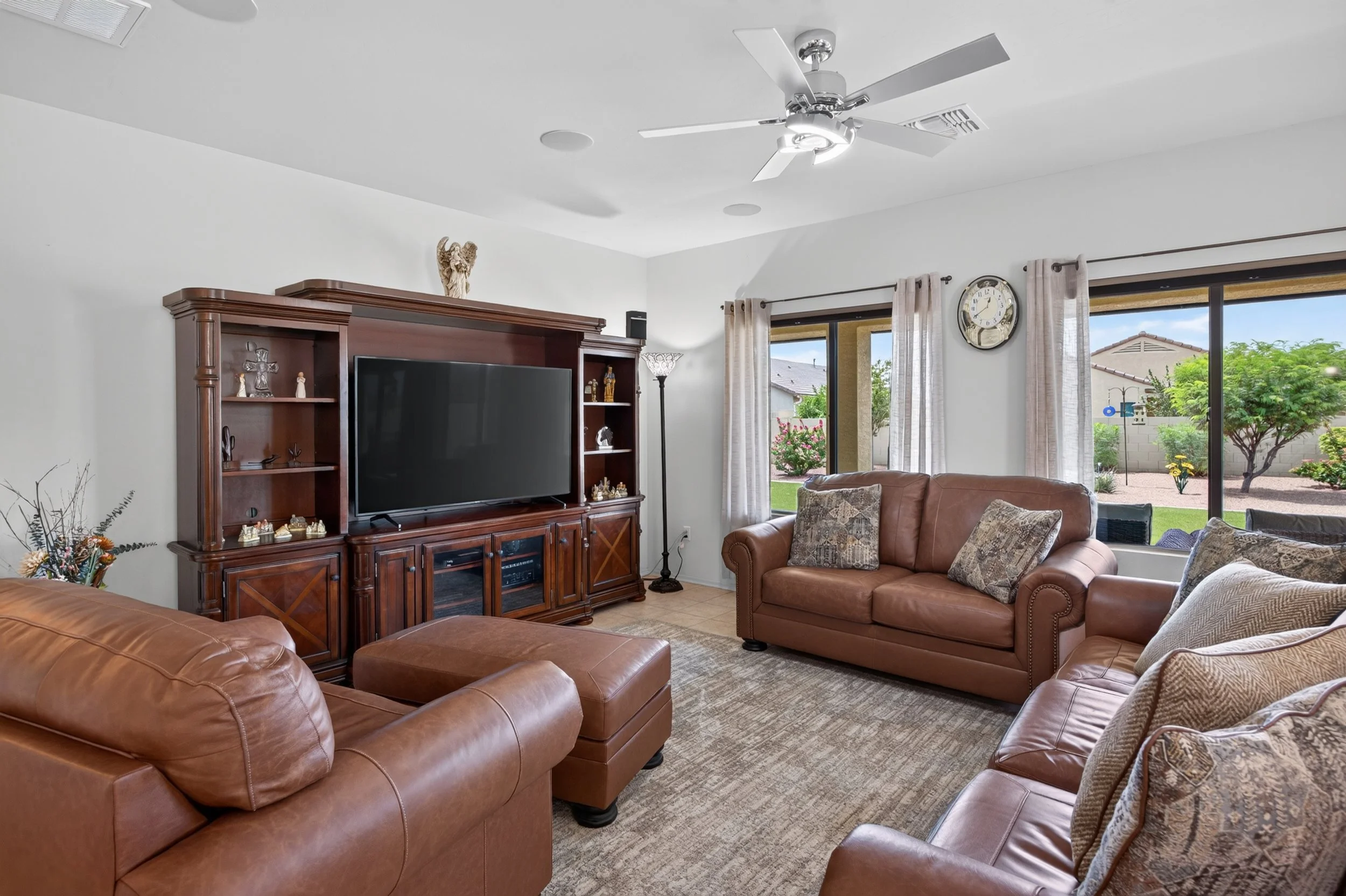 22 Living Room photo b.jpg