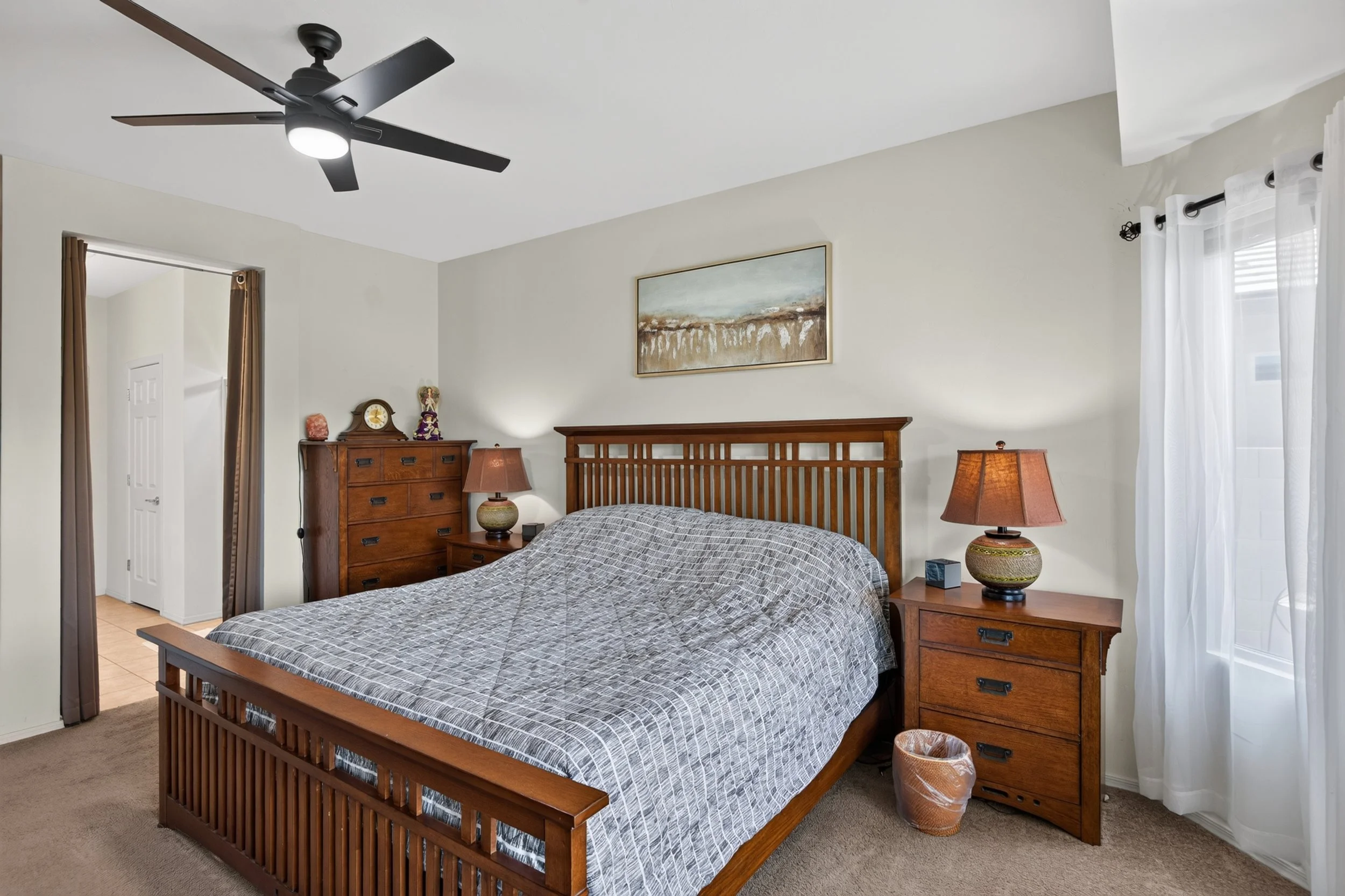 25 Main Bedroom photo b.jpg