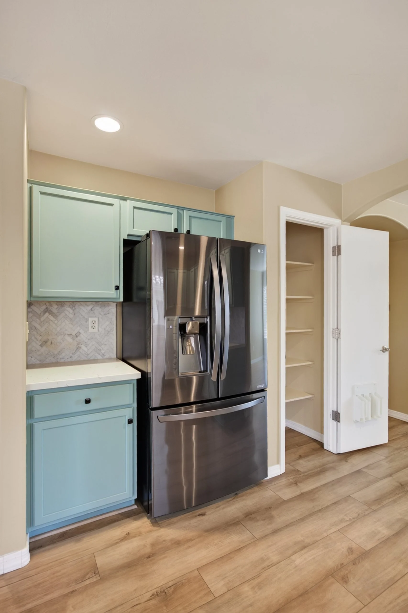 13 Kitchen photo b.jpg