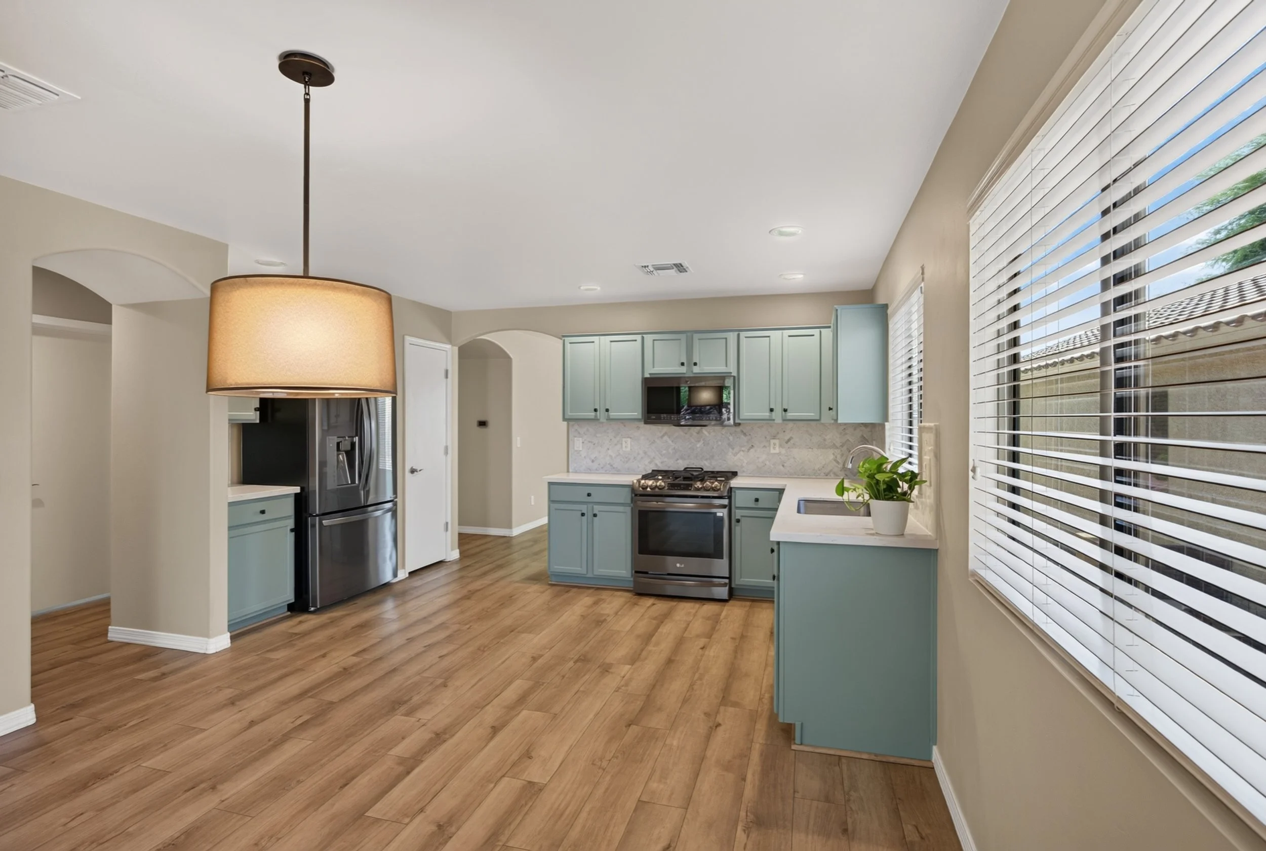 15 Kitchen photo d.jpg