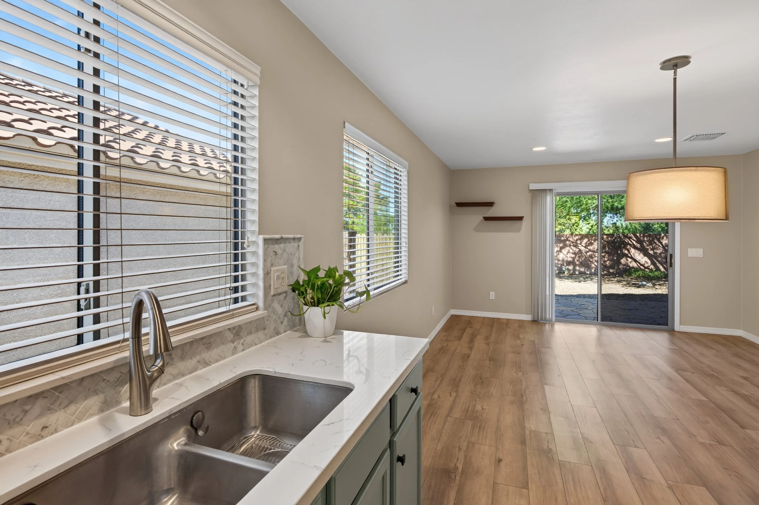 17 Kitchen photo f.jpg
