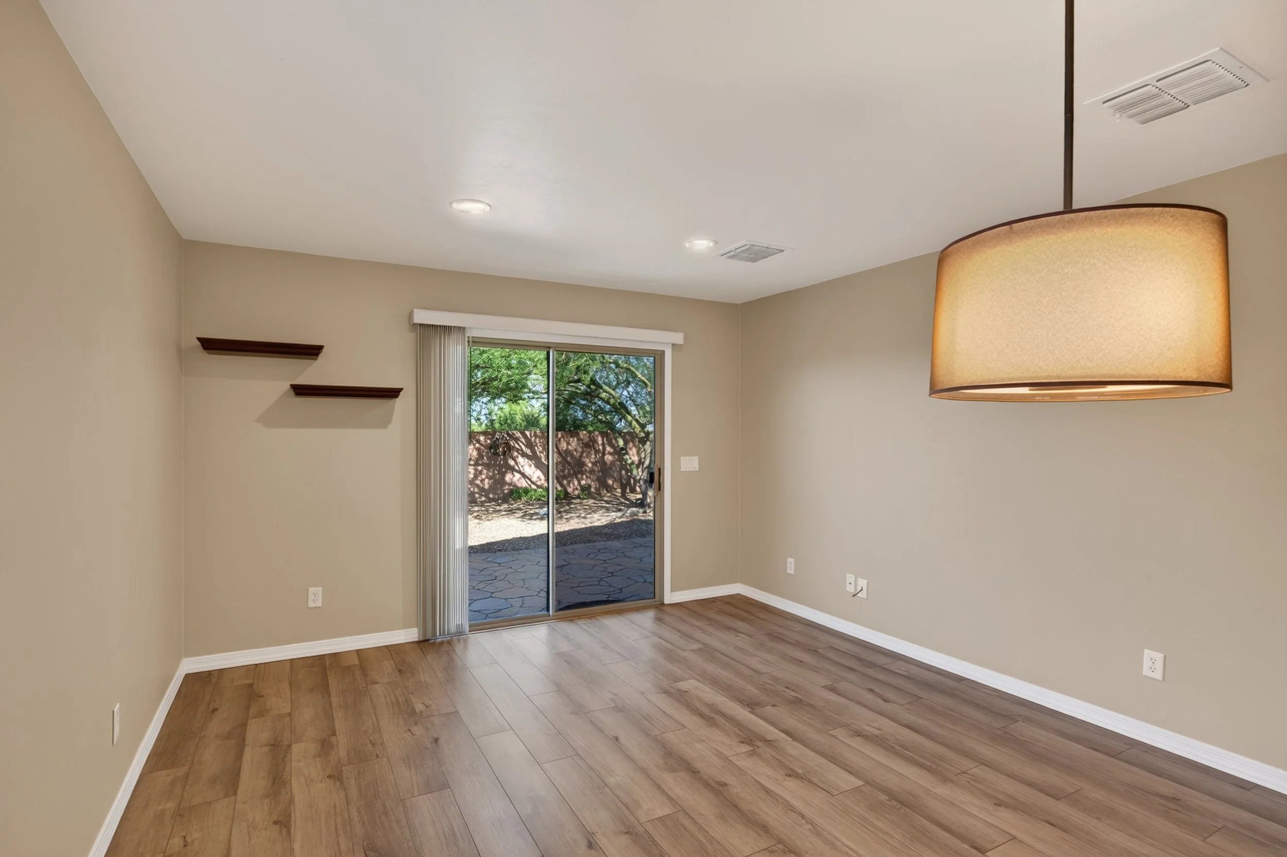 18 Family Room photo a.jpg
