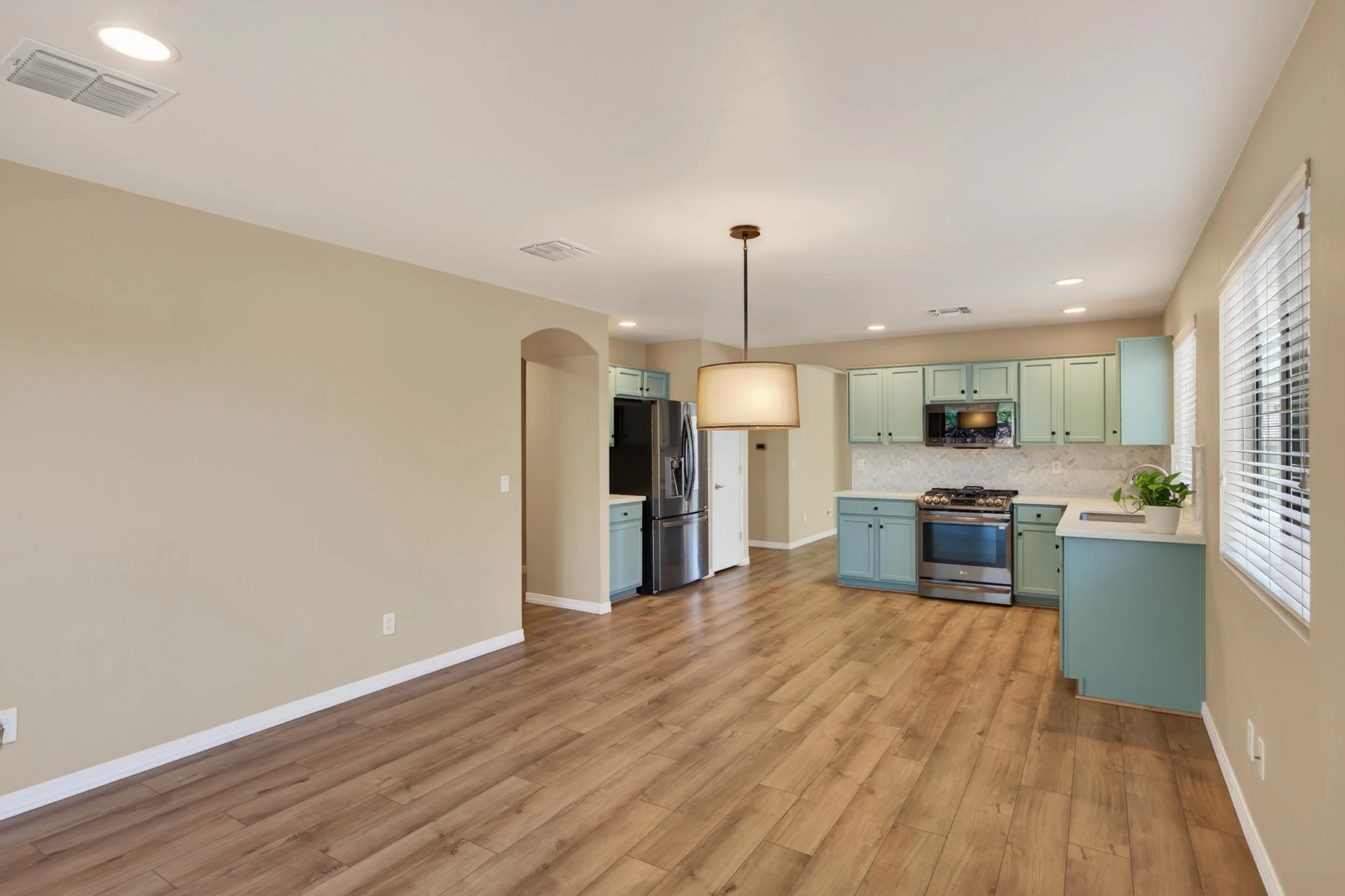 20 Family Room photo c.jpg