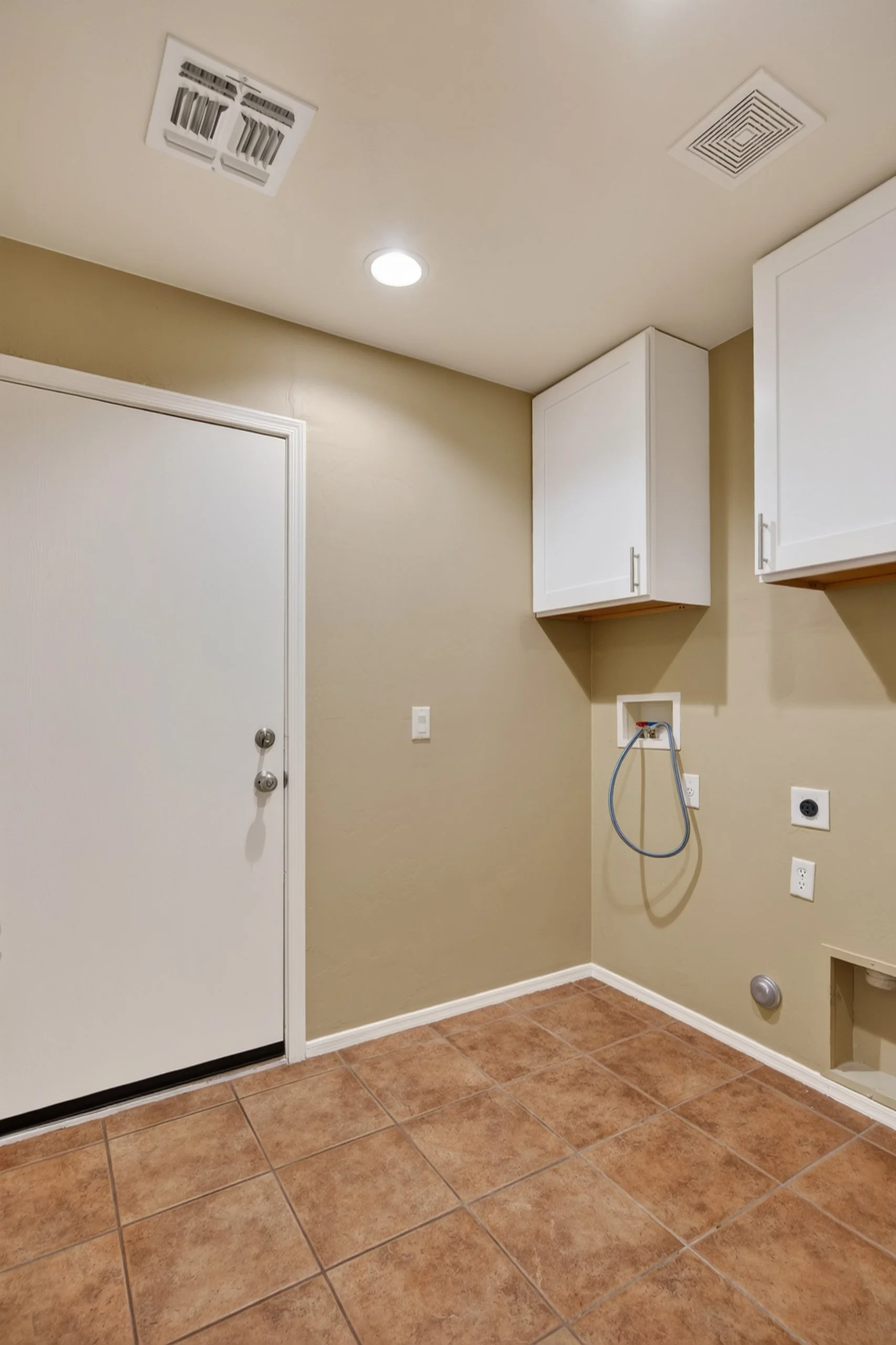 21 Laundry Room.jpg