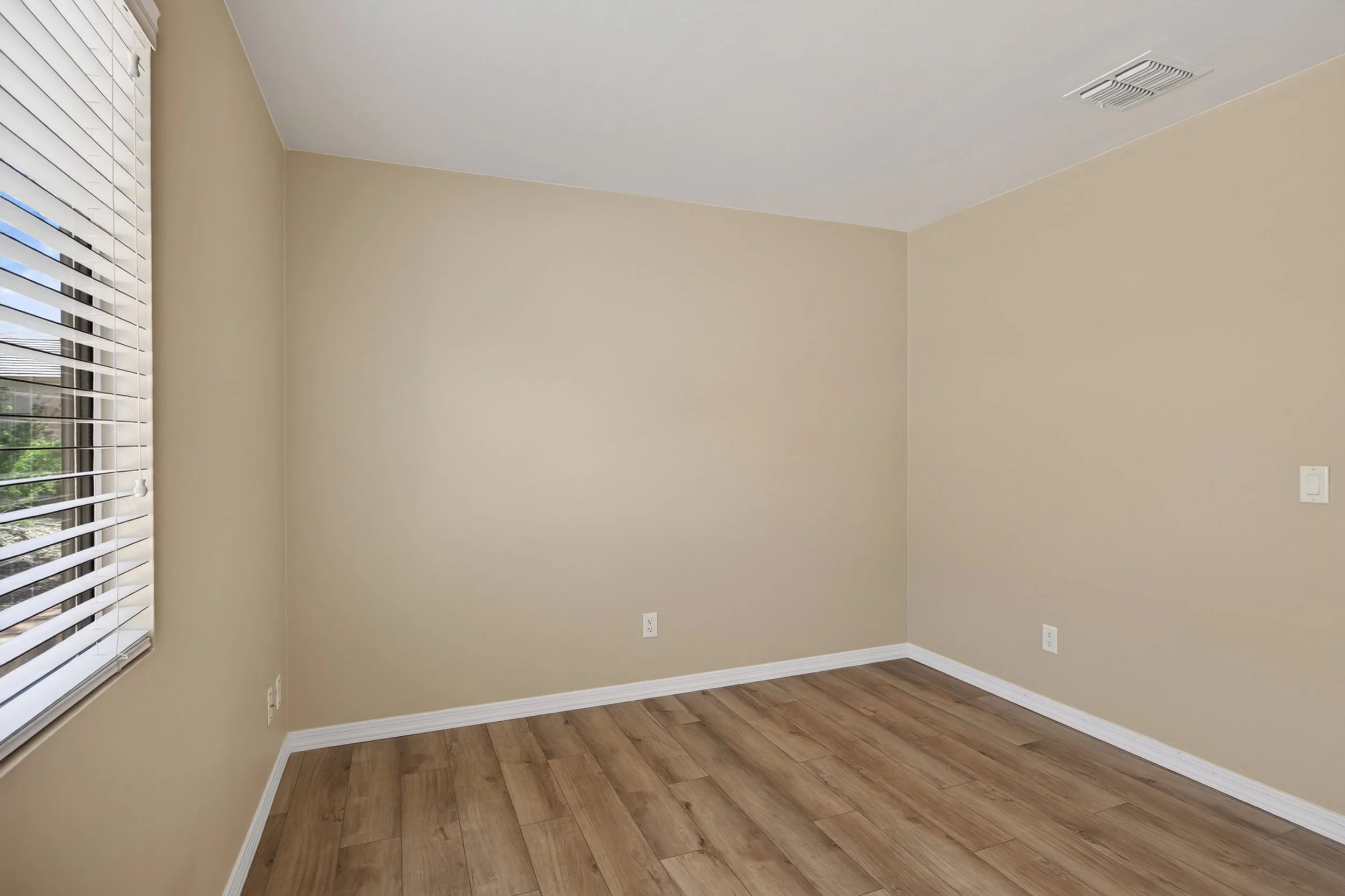 23 Bedroom 1 photo b.jpg