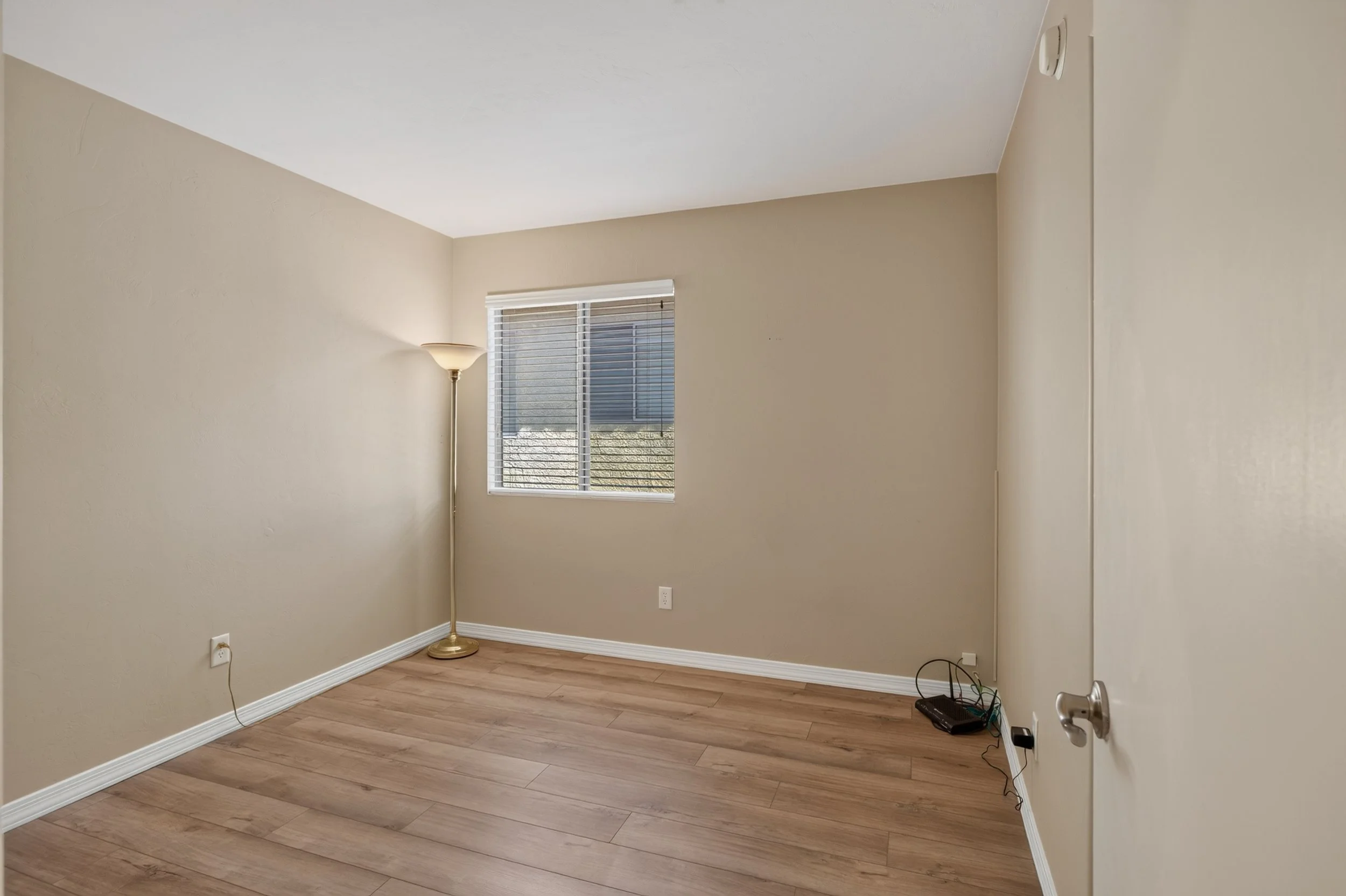 24 Bedroom 2 photo a.jpg