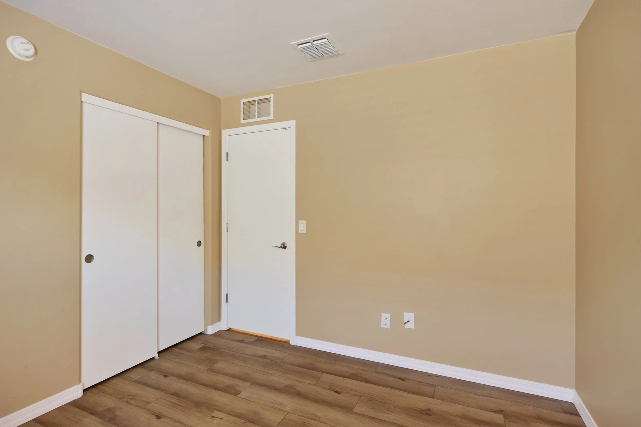25 Bedroom 2 photo b.jpg