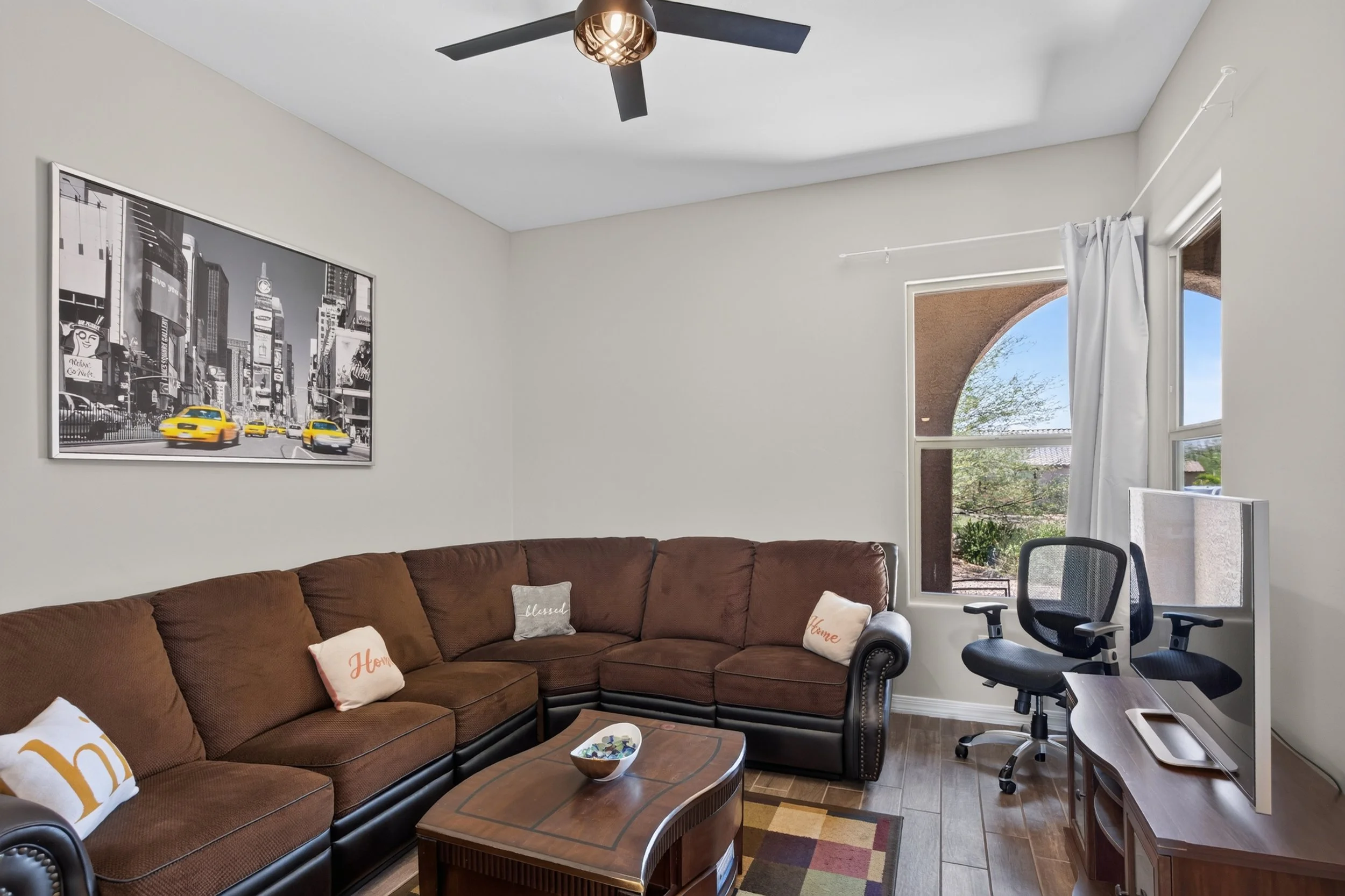 7 Living Room.jpg