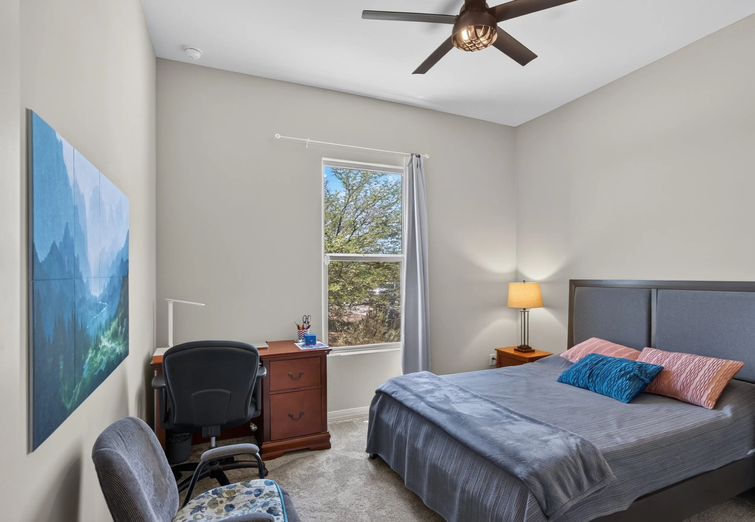 8 Bedroom 1 photo a.jpg
