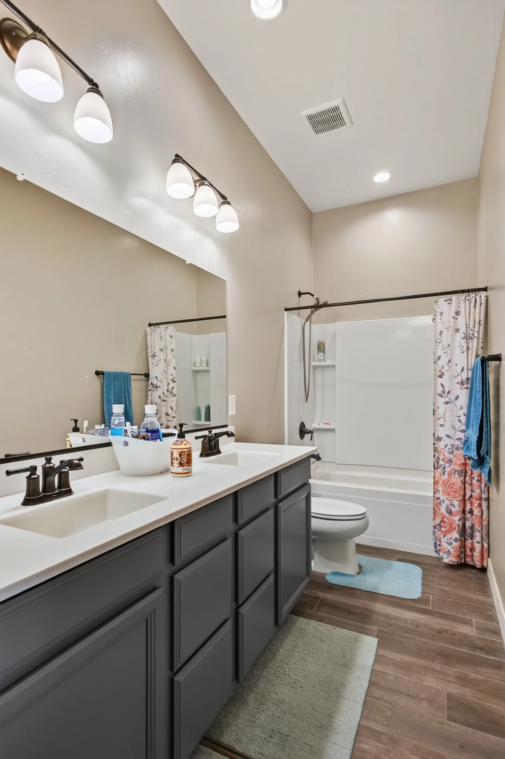 12 Bathroom 1.jpg