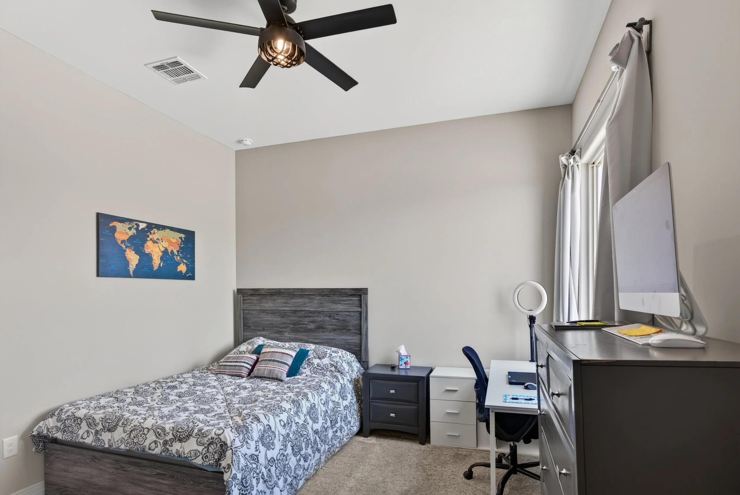 14 Bedroom 3 photo b.jpg