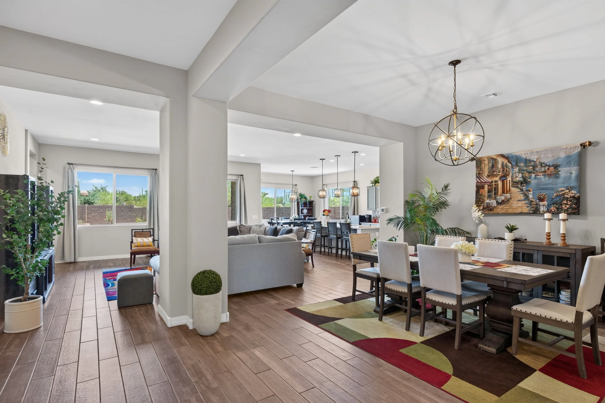 18 Dining Room photo a.jpg