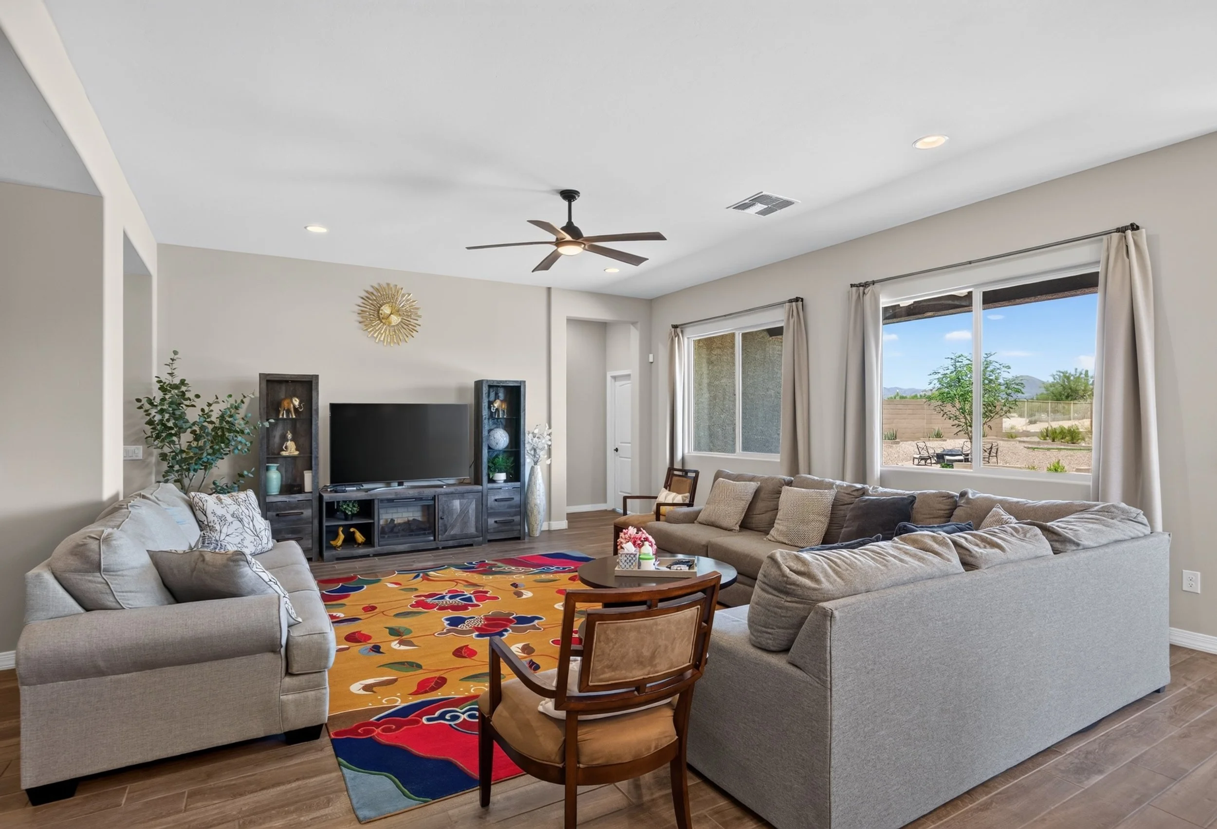 22 Family Room photo b.jpg