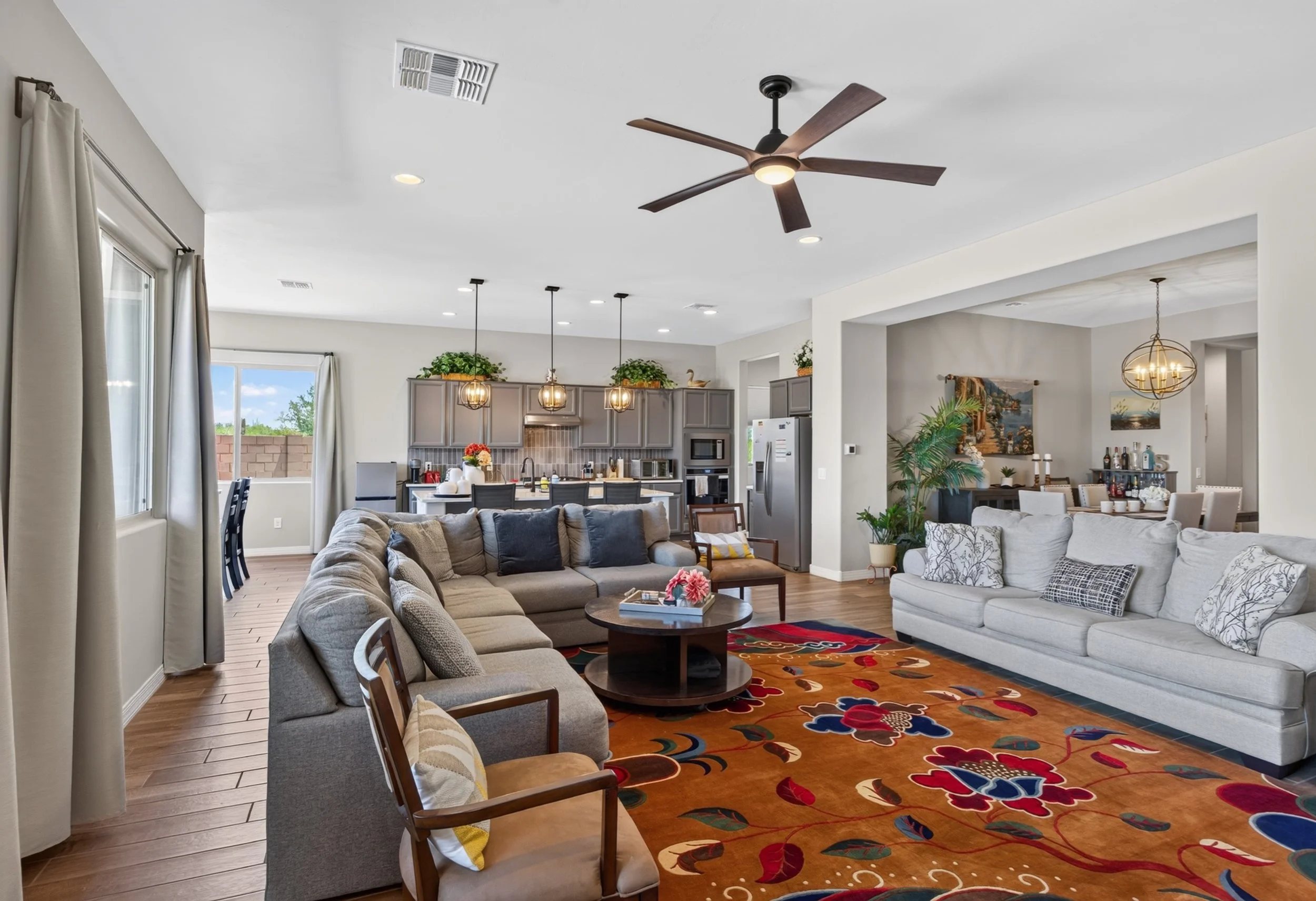 23 Family Room photo c.jpg