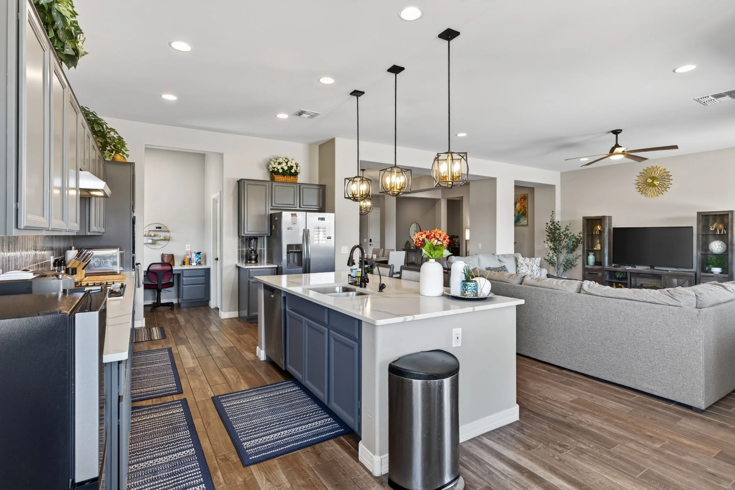 25 Kitchen photo a.jpg