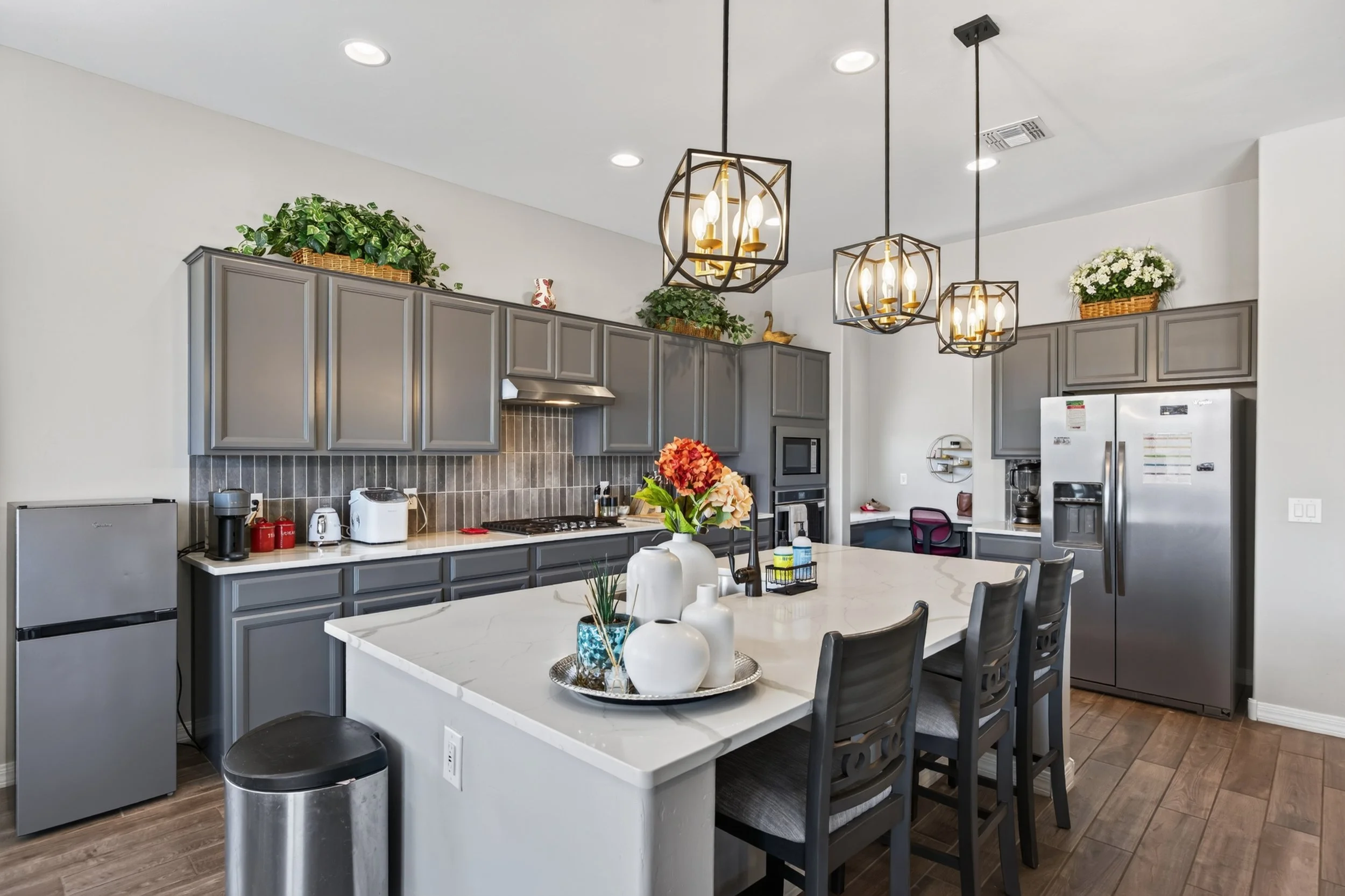 26 Kitchen photo b.jpg