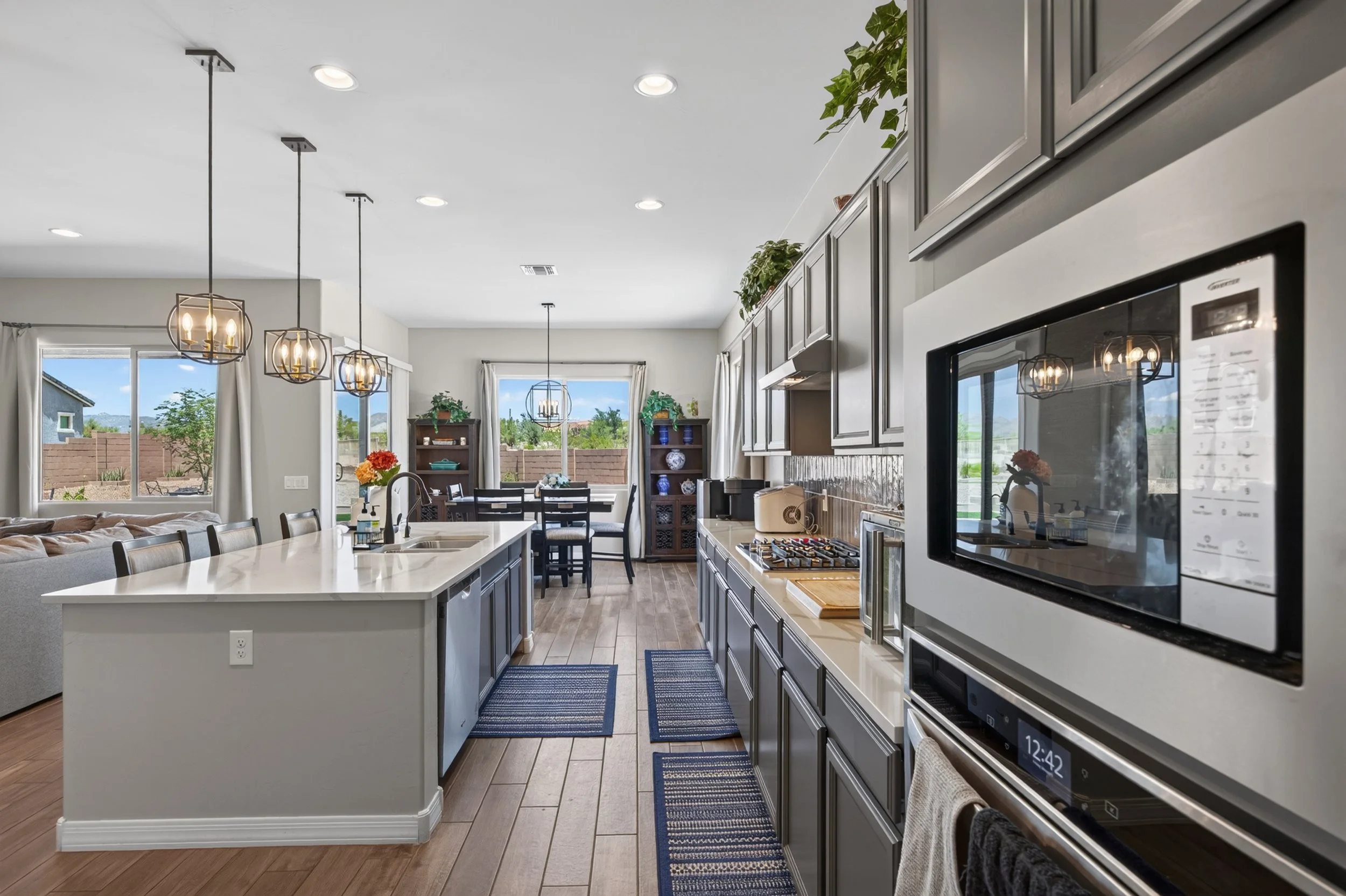 29 Kitchen photo e.jpg