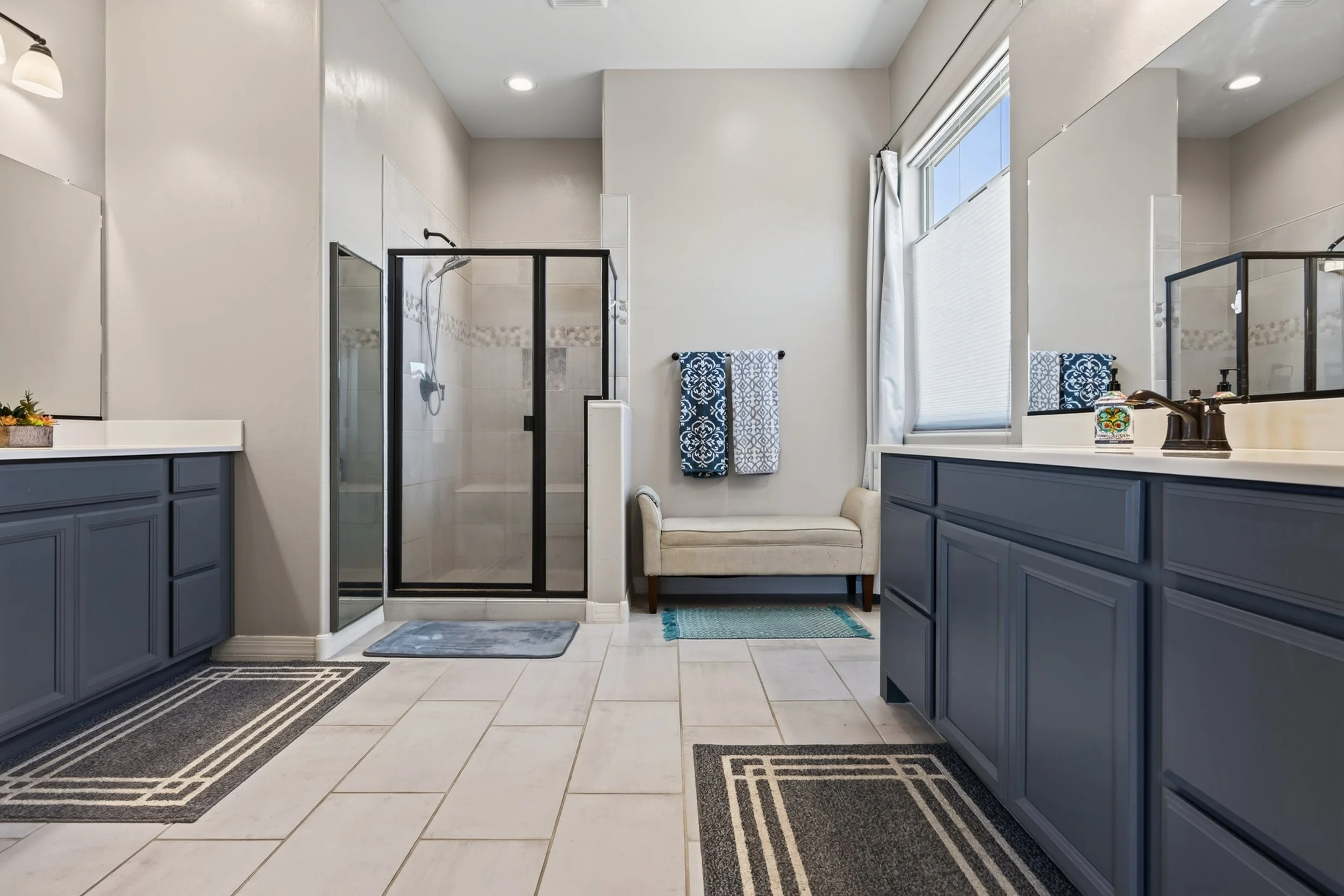 35 Main Bathroom.jpg