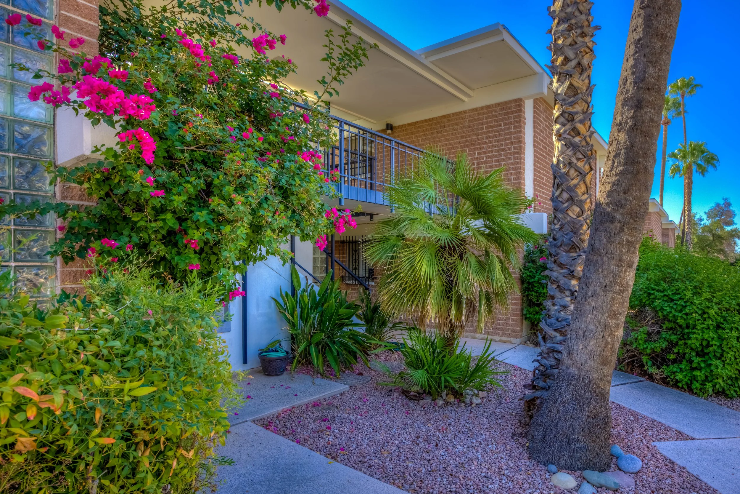 2 Exterior photo b.jpg