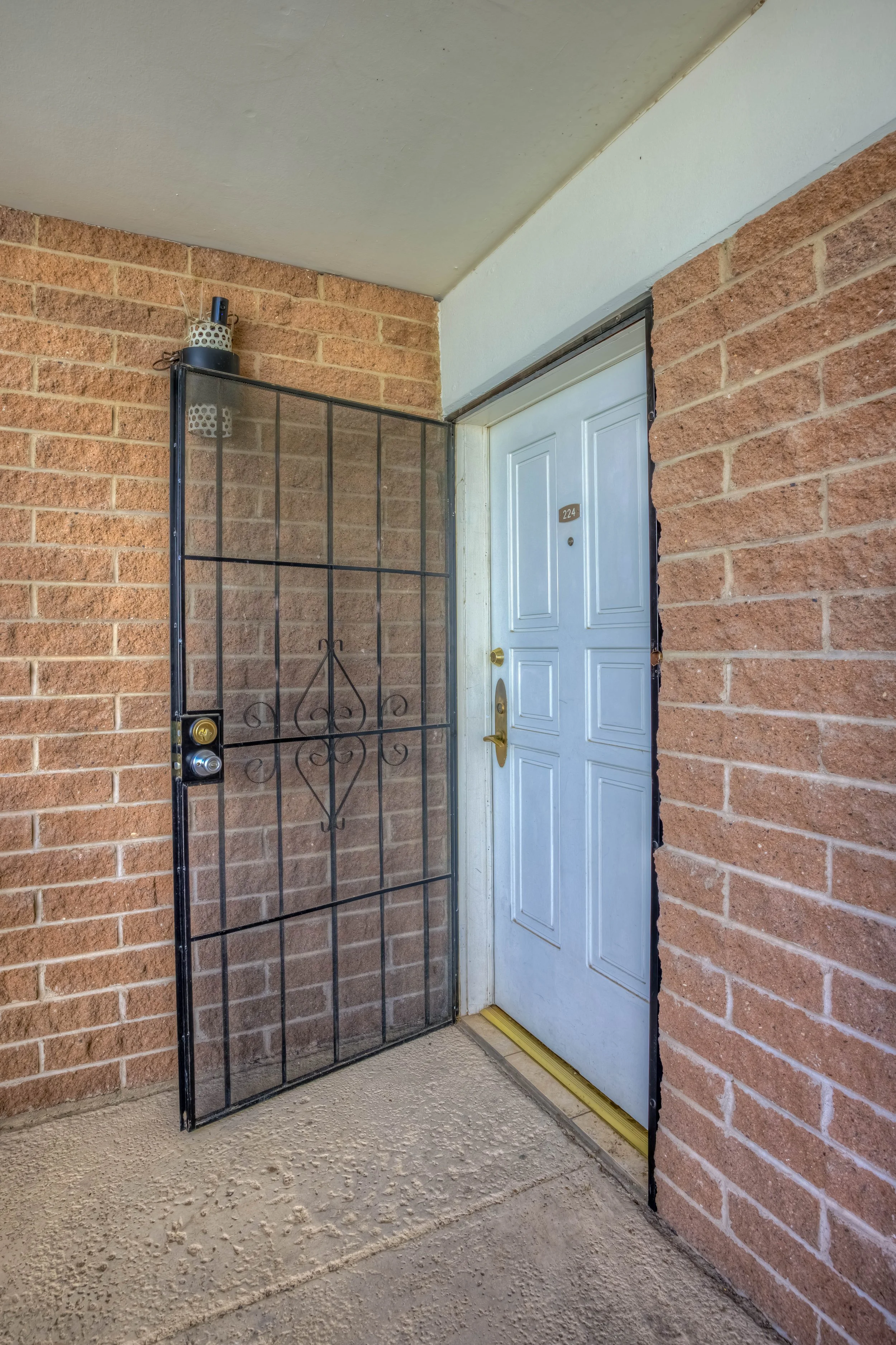 6 Exterior photo f.jpg