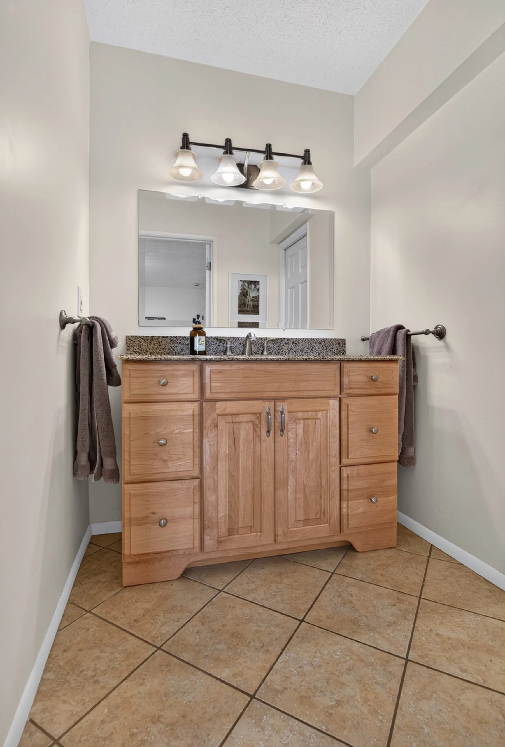 11 Main Bathroom photo a.jpg