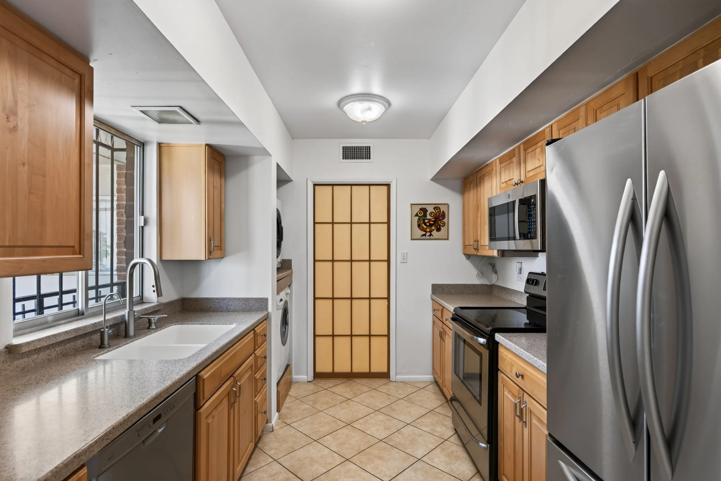 17 Kitchen photo d.jpg