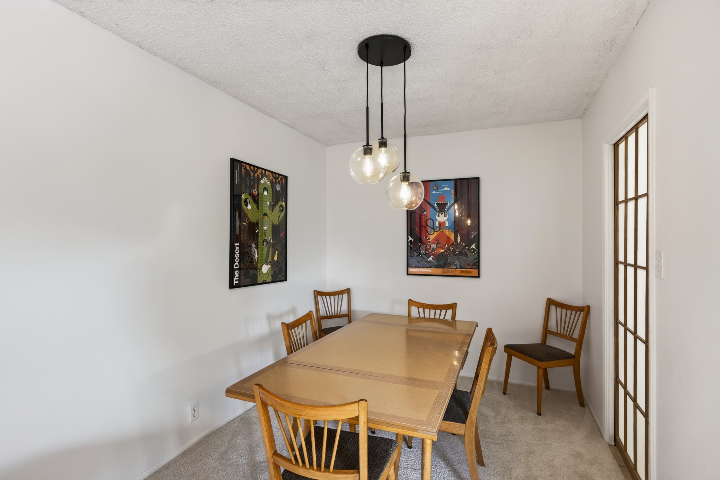19 Dining photo b.jpg
