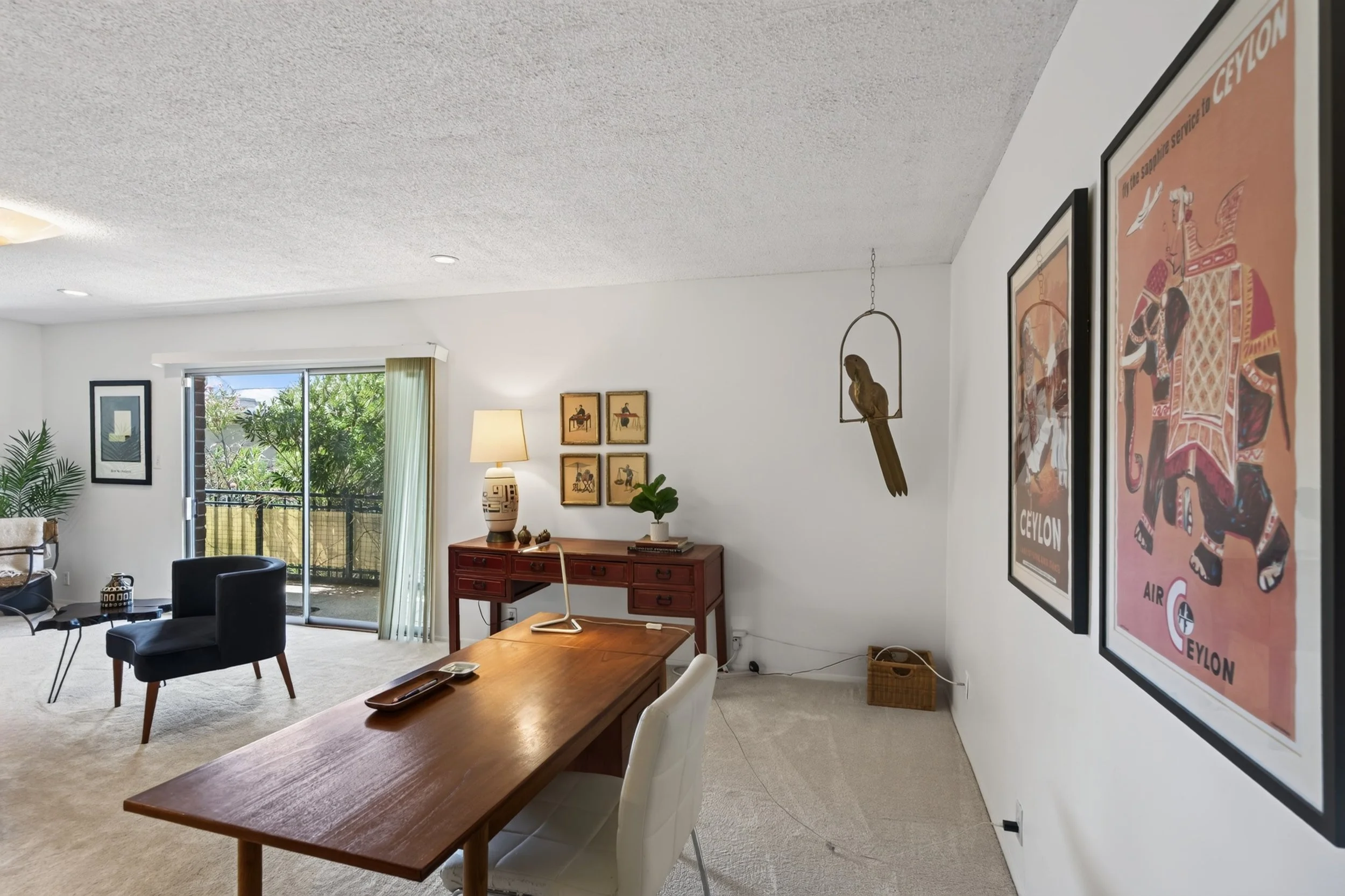 20 Living Room photo a.jpg