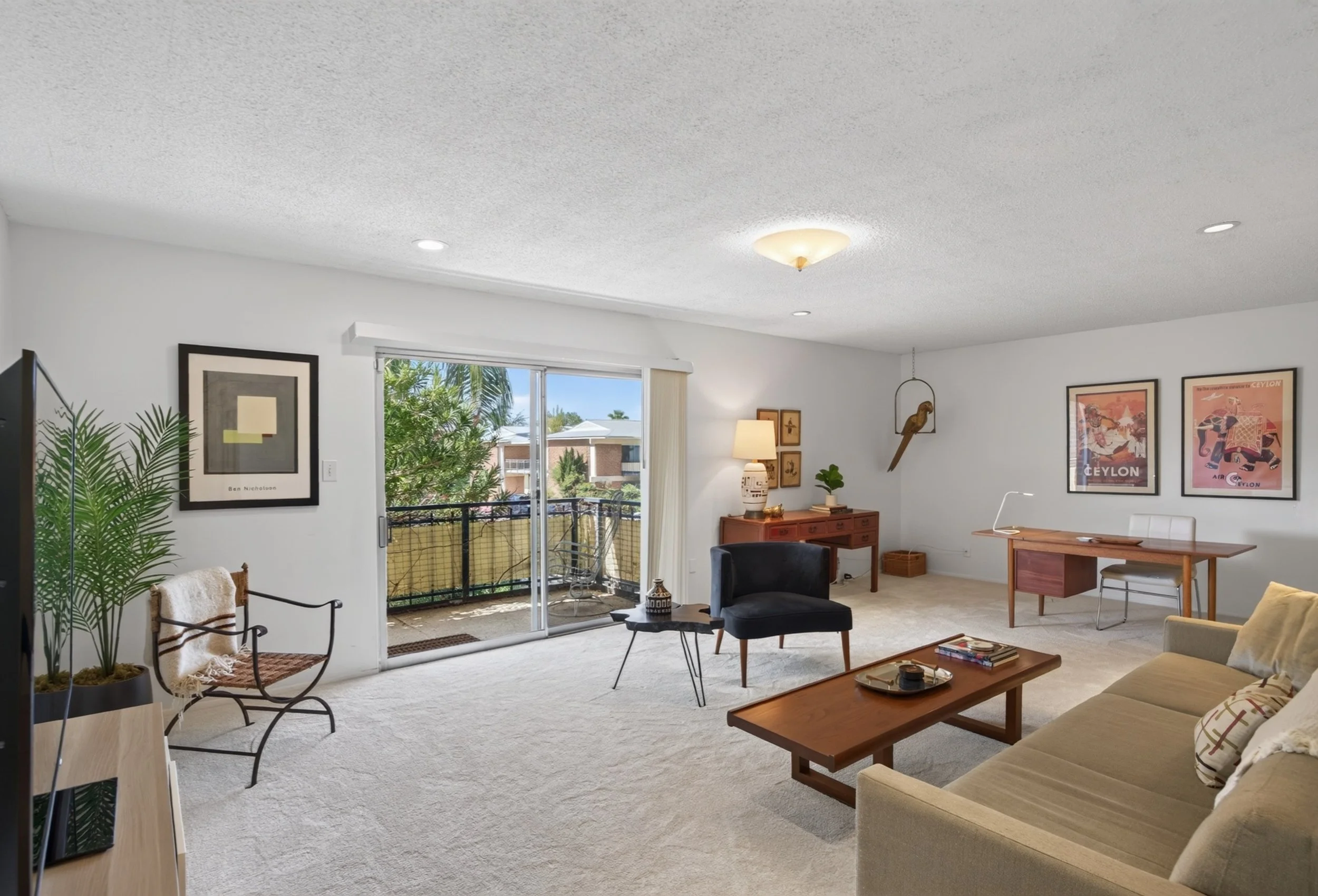 22 Living Room photo c.jpg