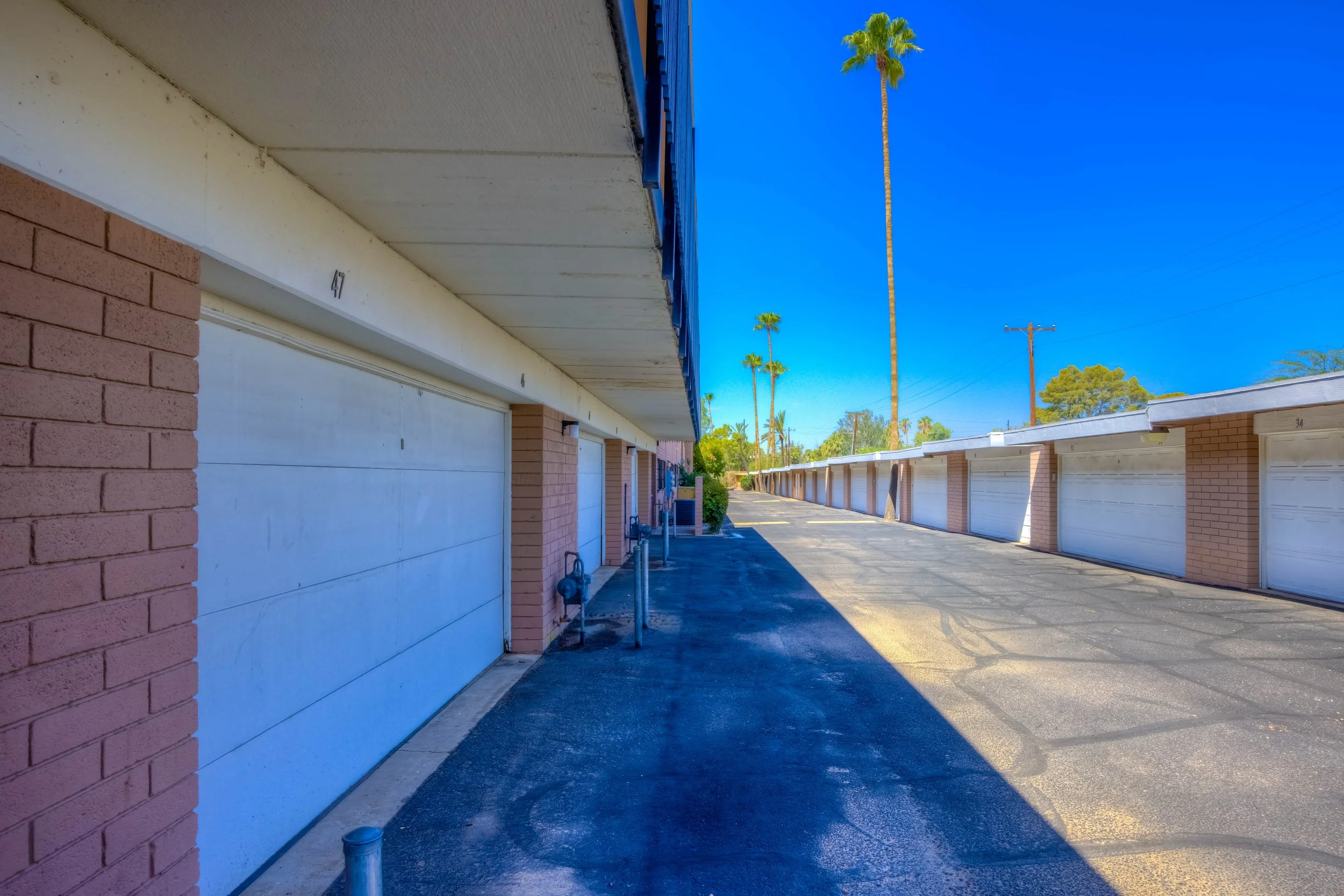 38 Garage.jpg