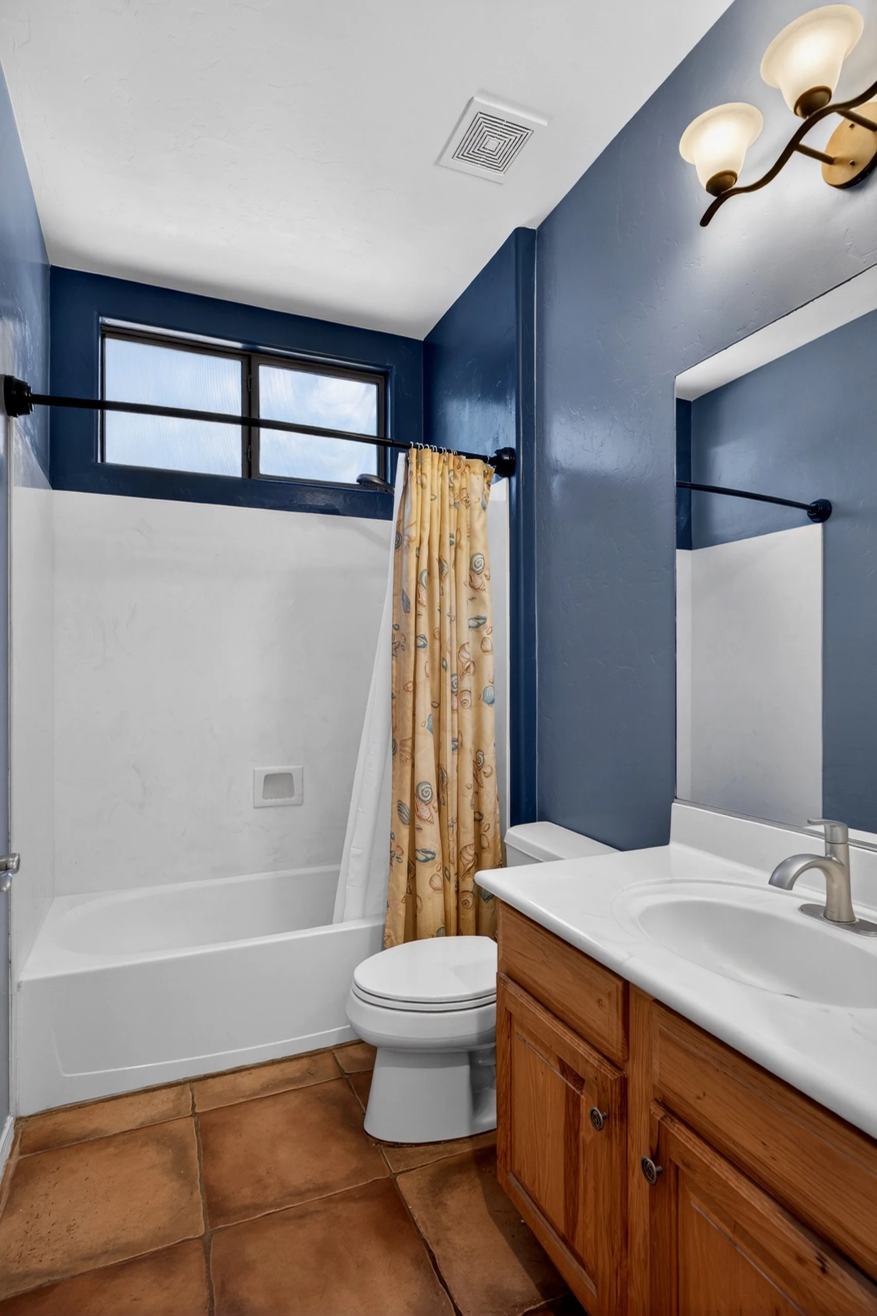 11 Bathroom .jpg