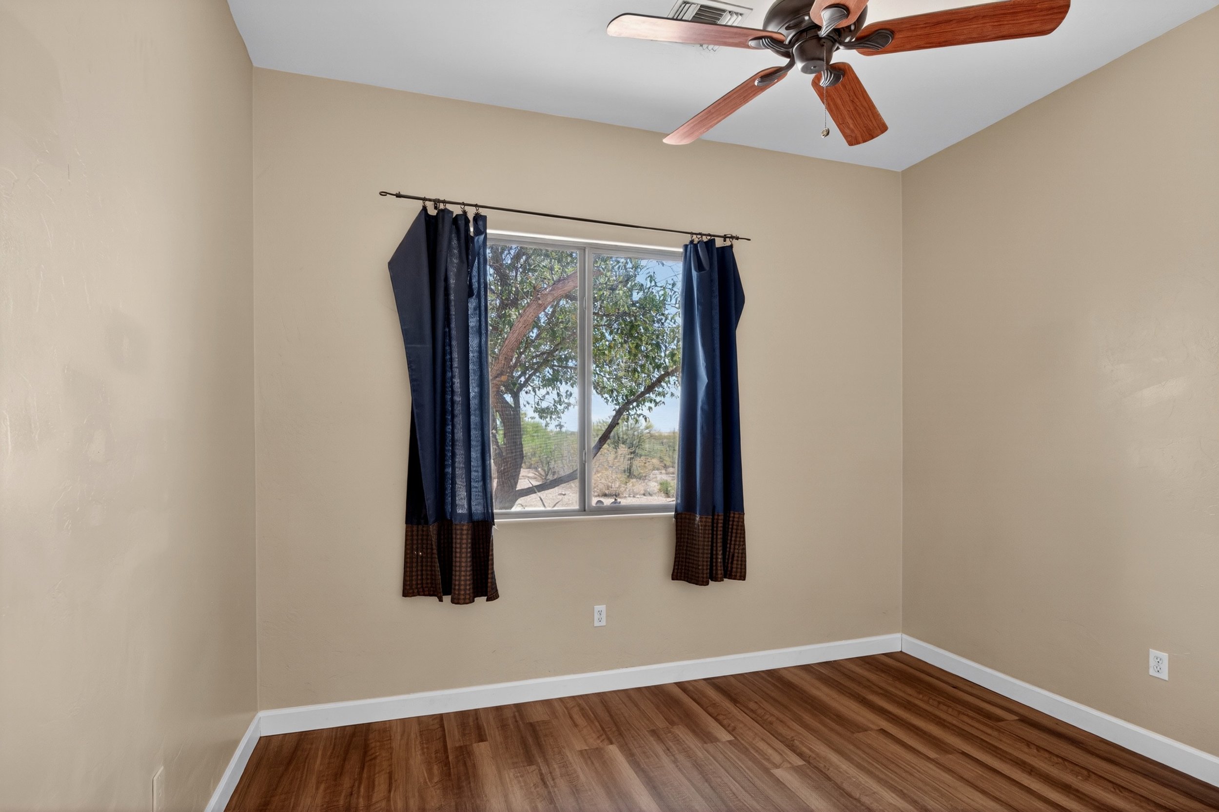 12 Bedroom 2 photo a.jpg