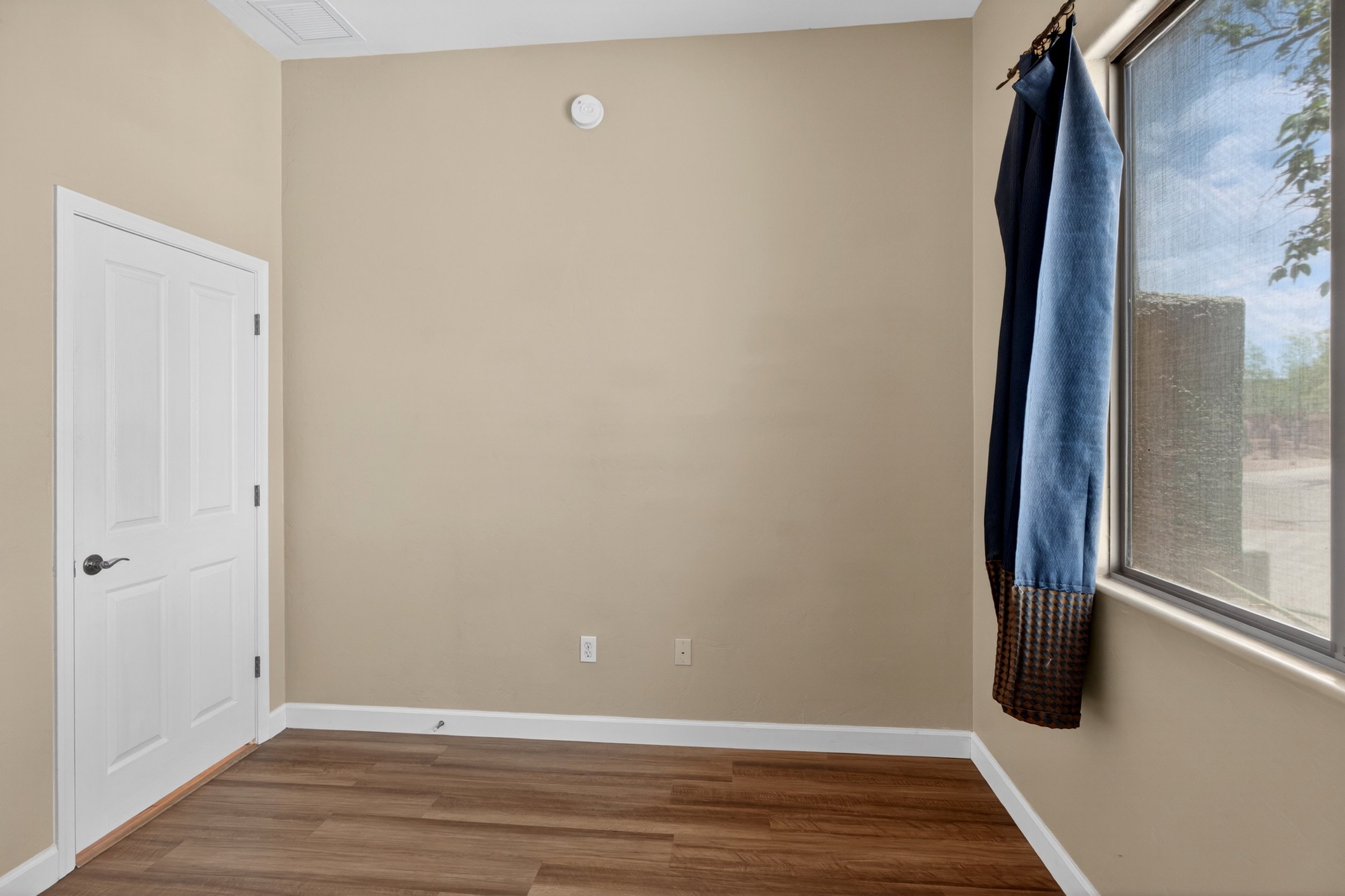 13 Bedroom 2 photo b.jpg