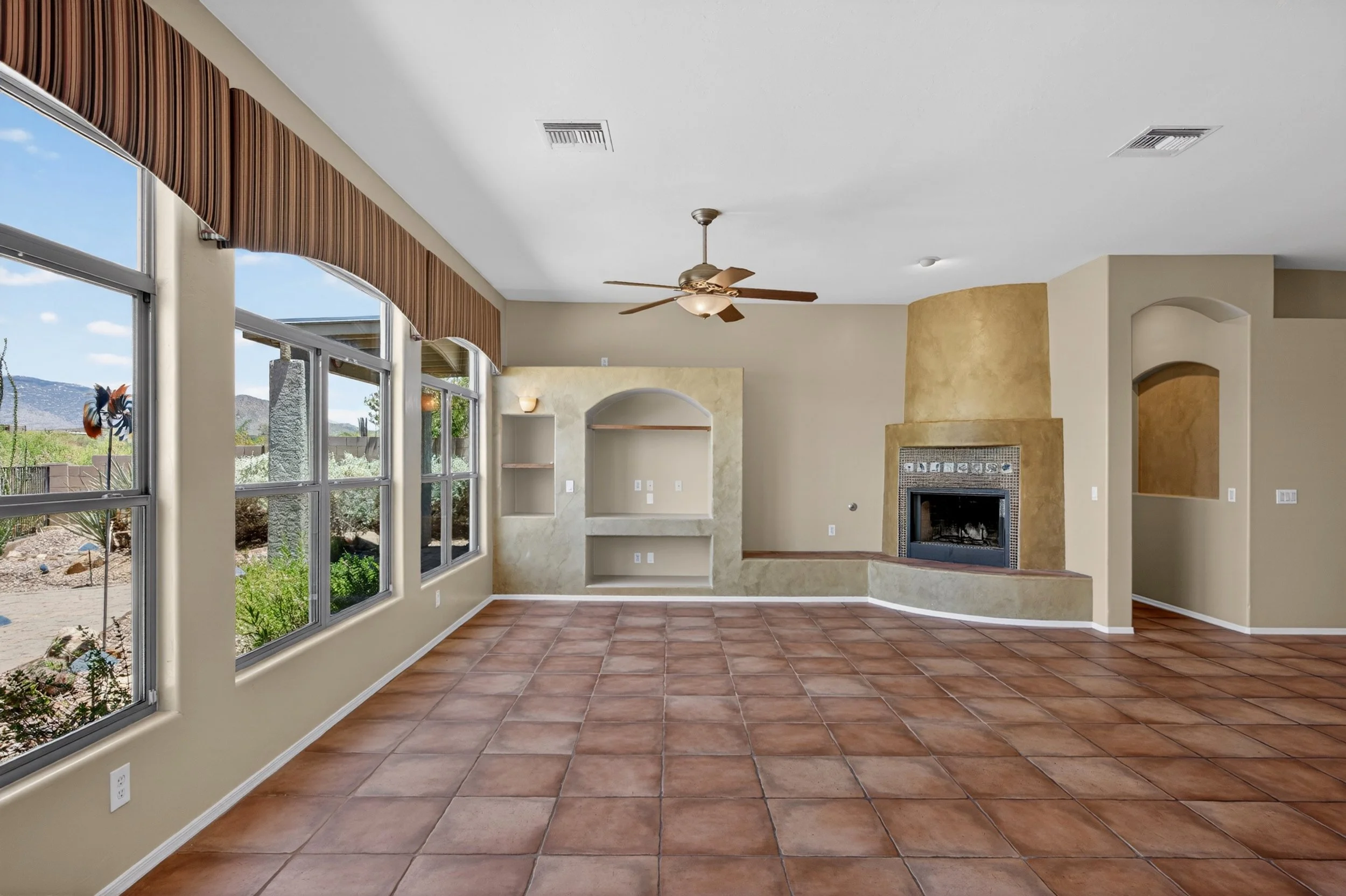 19 Living Room photo c.jpg