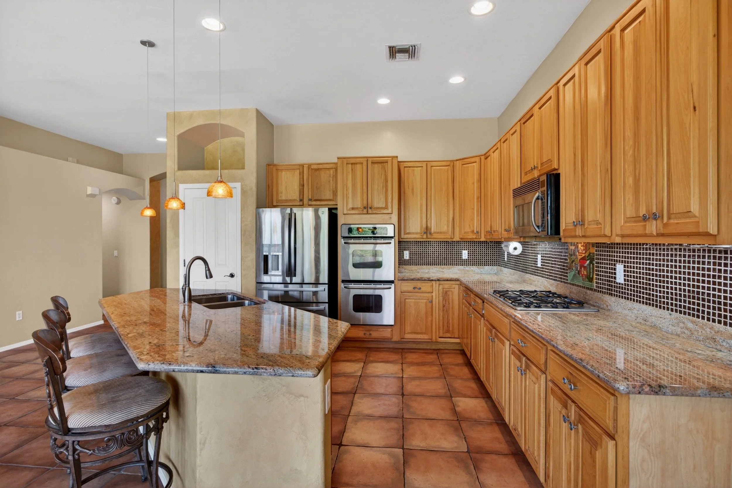 20 Kitchen photo a.jpg