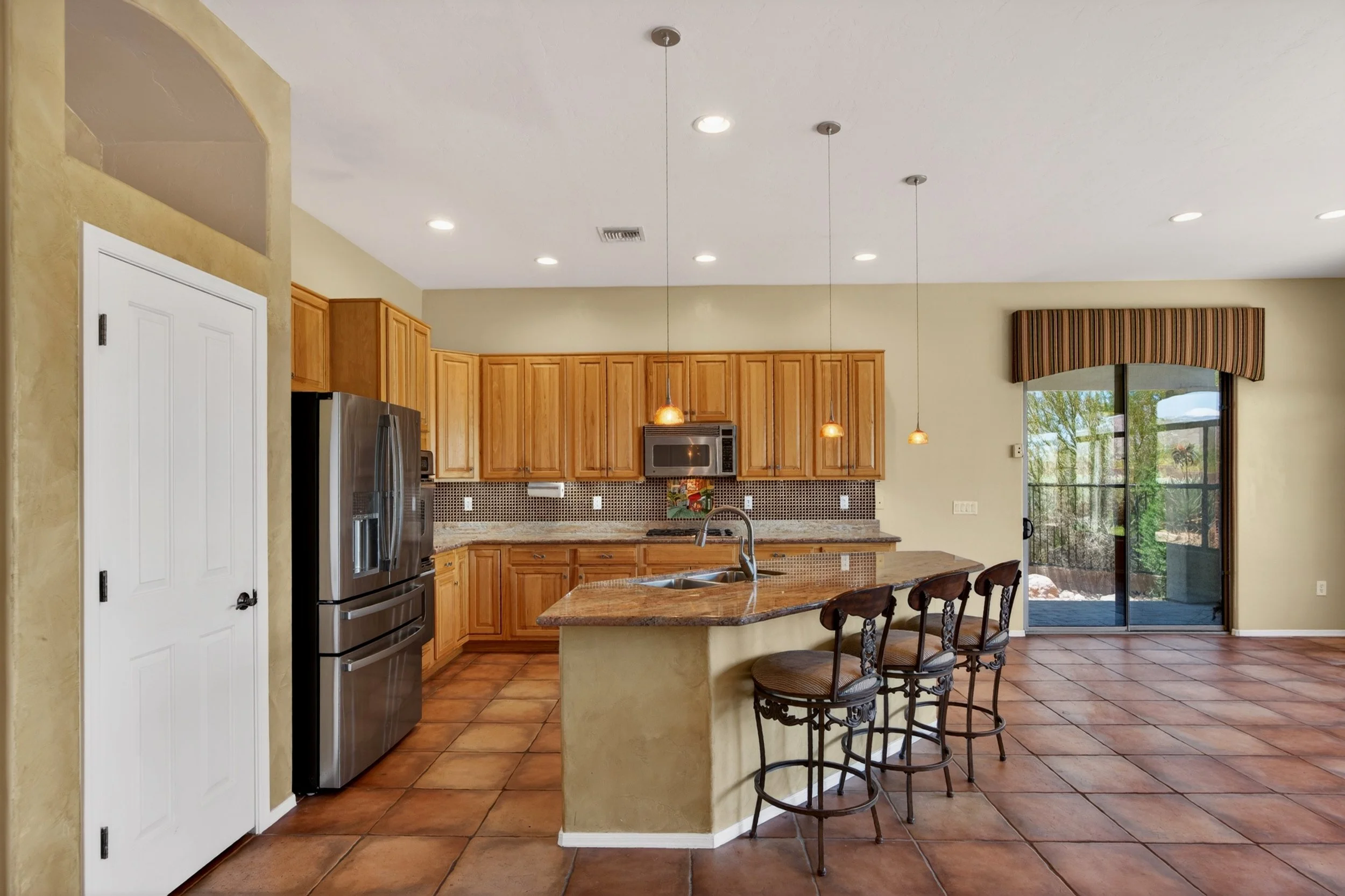 22 Kitchen photo c.jpg